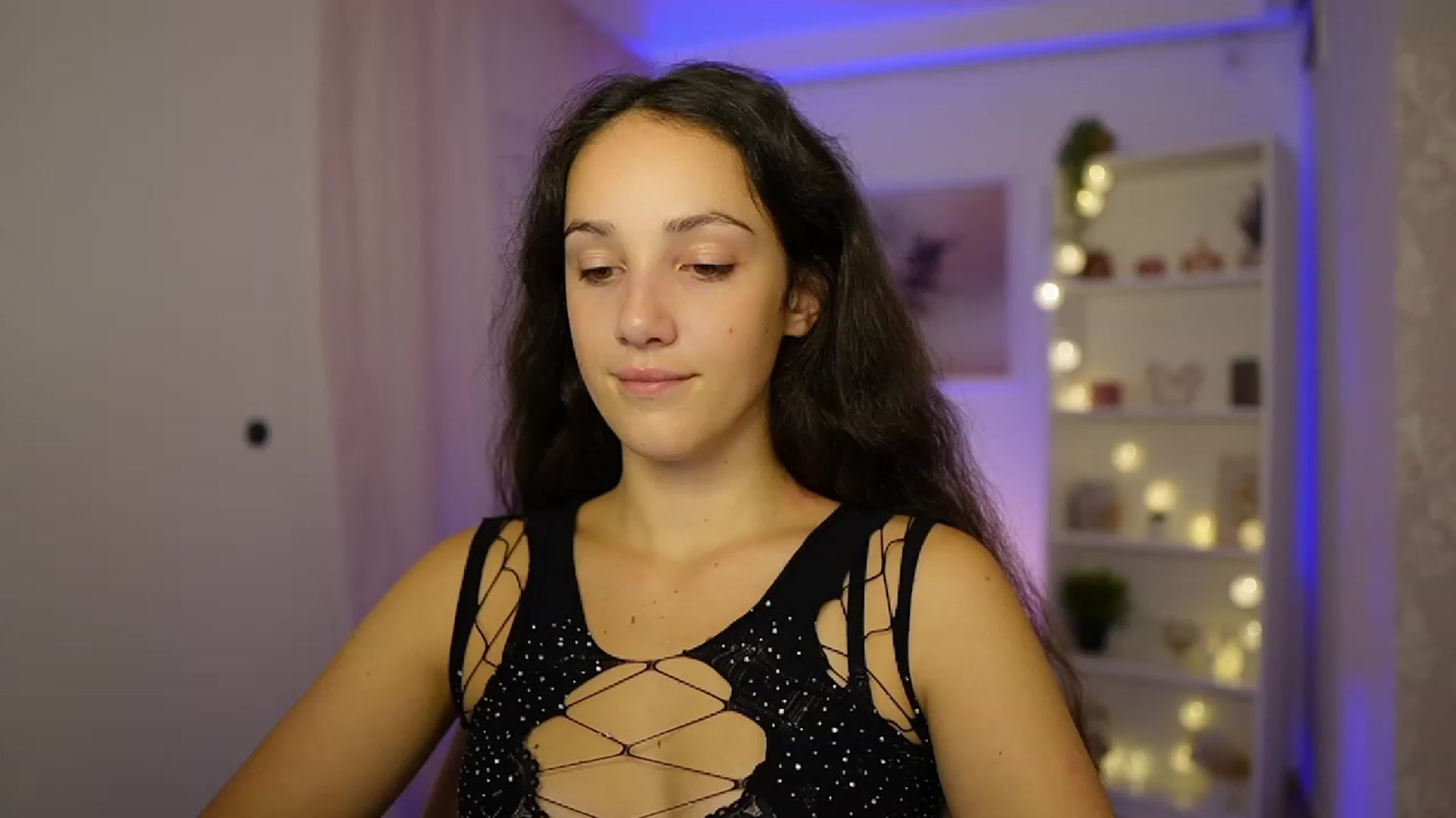 Gallery image thumbnail from Sophie_Rain18's myfreecams stream on, 10/09/2023, 13:17 image 17 of 20