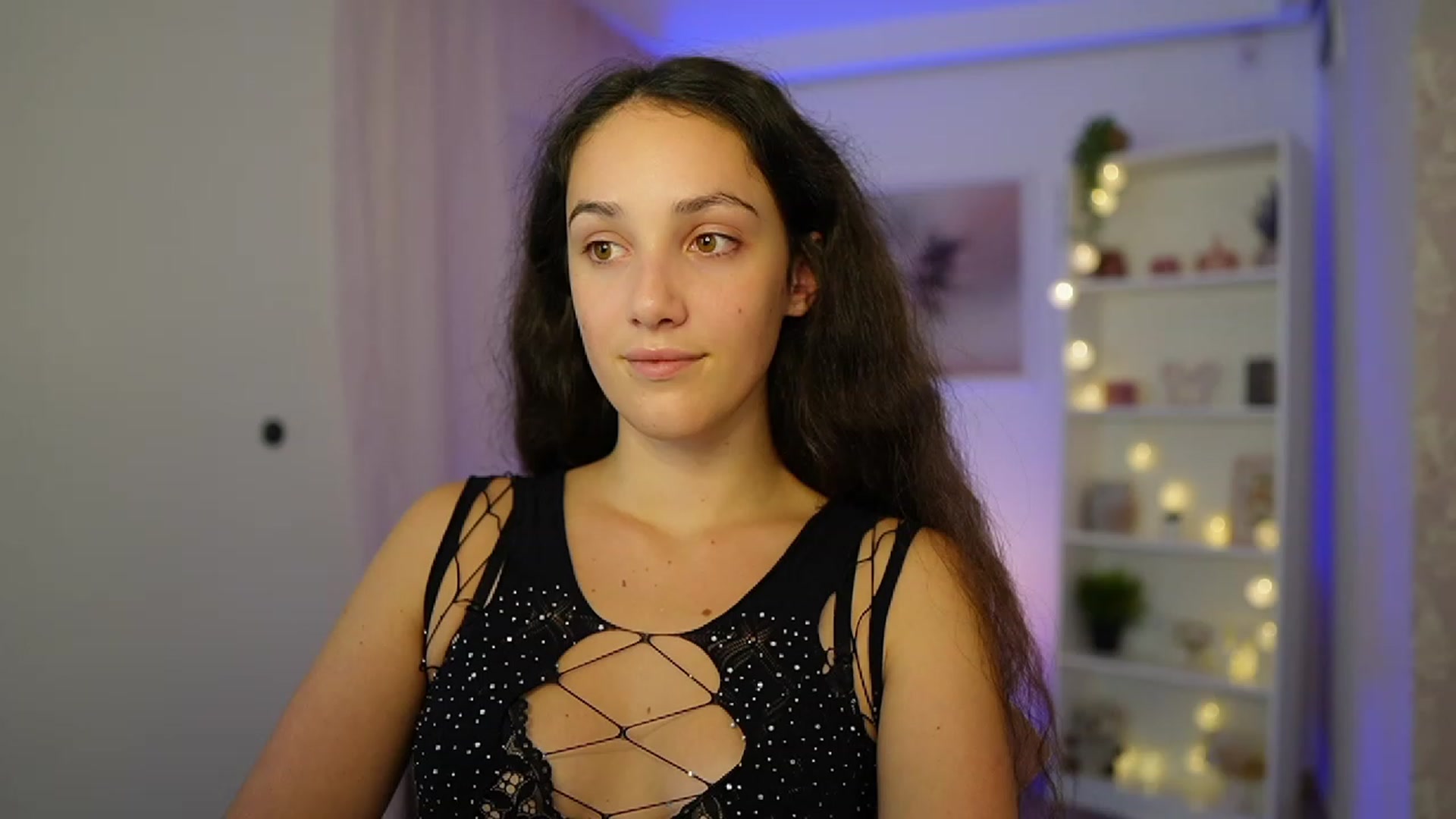 Gallery image thumbnail from Sophie_Rain18's myfreecams stream on, 10/09/2023, 17:26 image 13 of 20