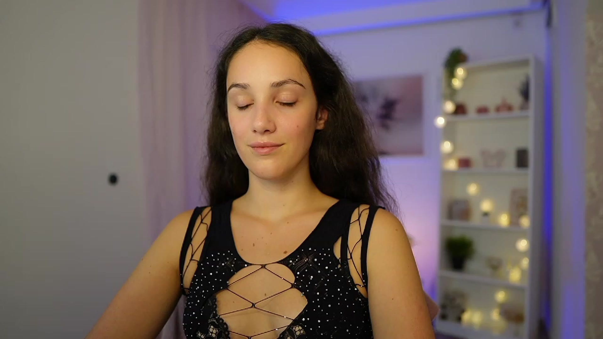 Gallery image thumbnail from Sophie_Rain18's myfreecams stream on, 10/09/2023, 17:26 image 4 of 20