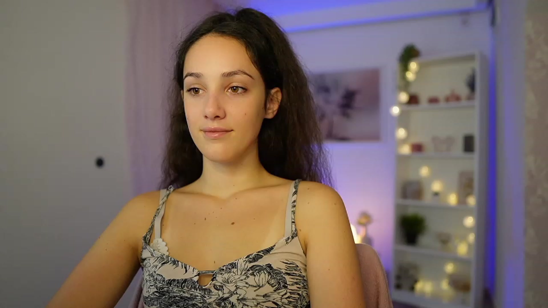 Gallery image thumbnail from Sophie_Rain18's myfreecams stream on, 10/10/2023, 14:26 image 10 of 20