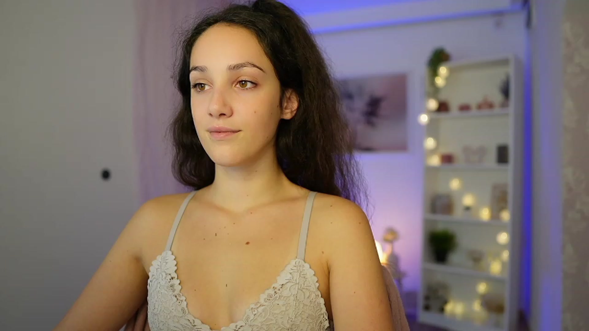 Gallery image thumbnail from Sophie_Rain18's myfreecams stream on, 10/10/2023, 14:26 image 19 of 20