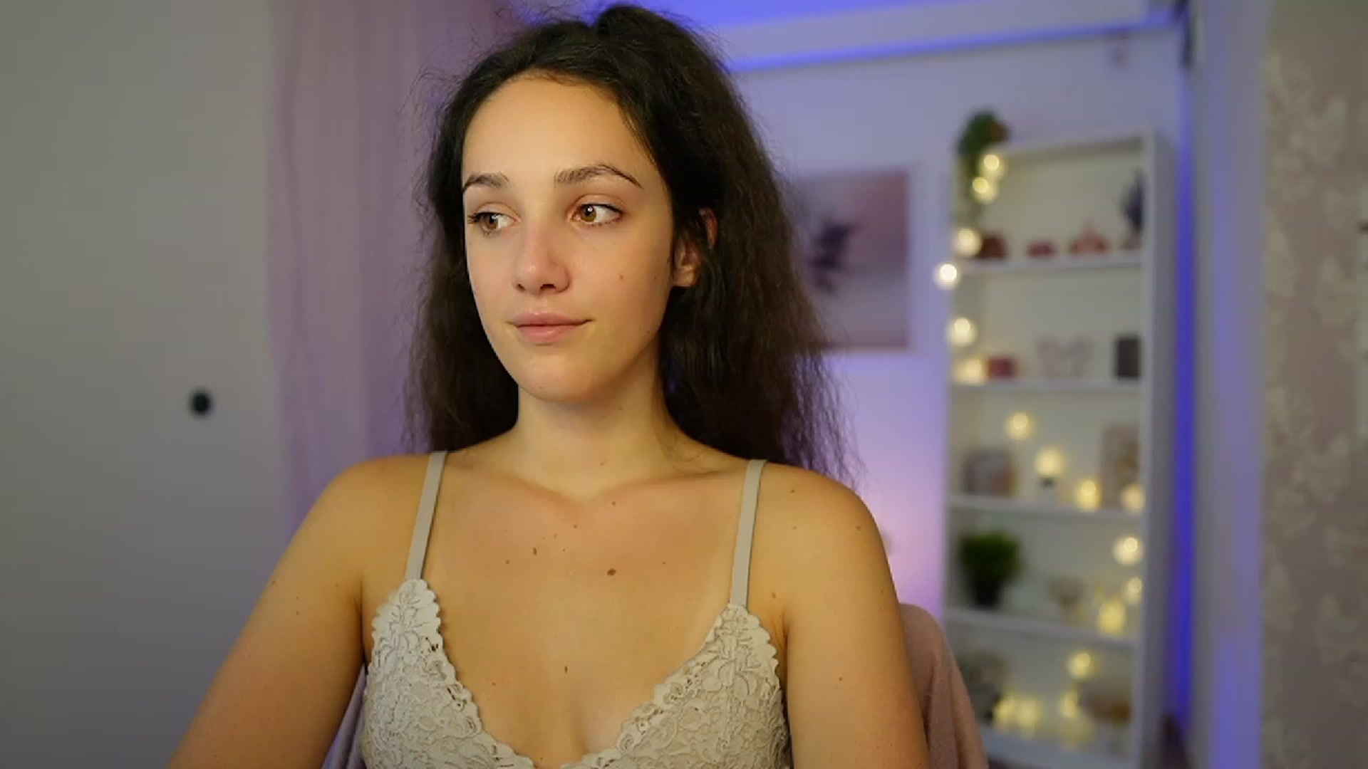 Gallery image thumbnail from Sophie_Rain18's myfreecams stream on, 10/10/2023, 17:14 image 13 of 20