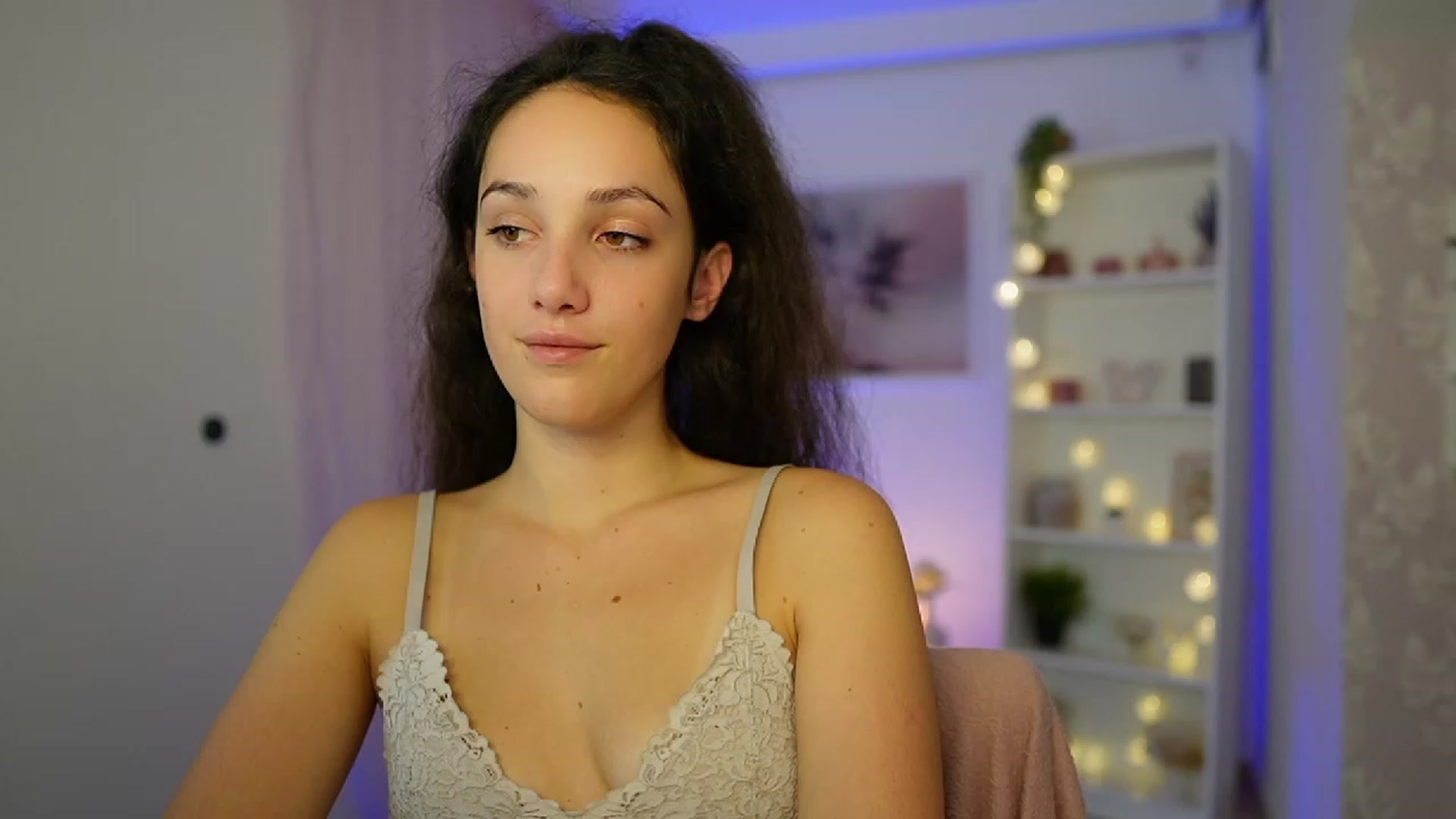 Gallery image thumbnail from Sophie_Rain18's myfreecams stream on, 10/10/2023, 17:14 image 18 of 20