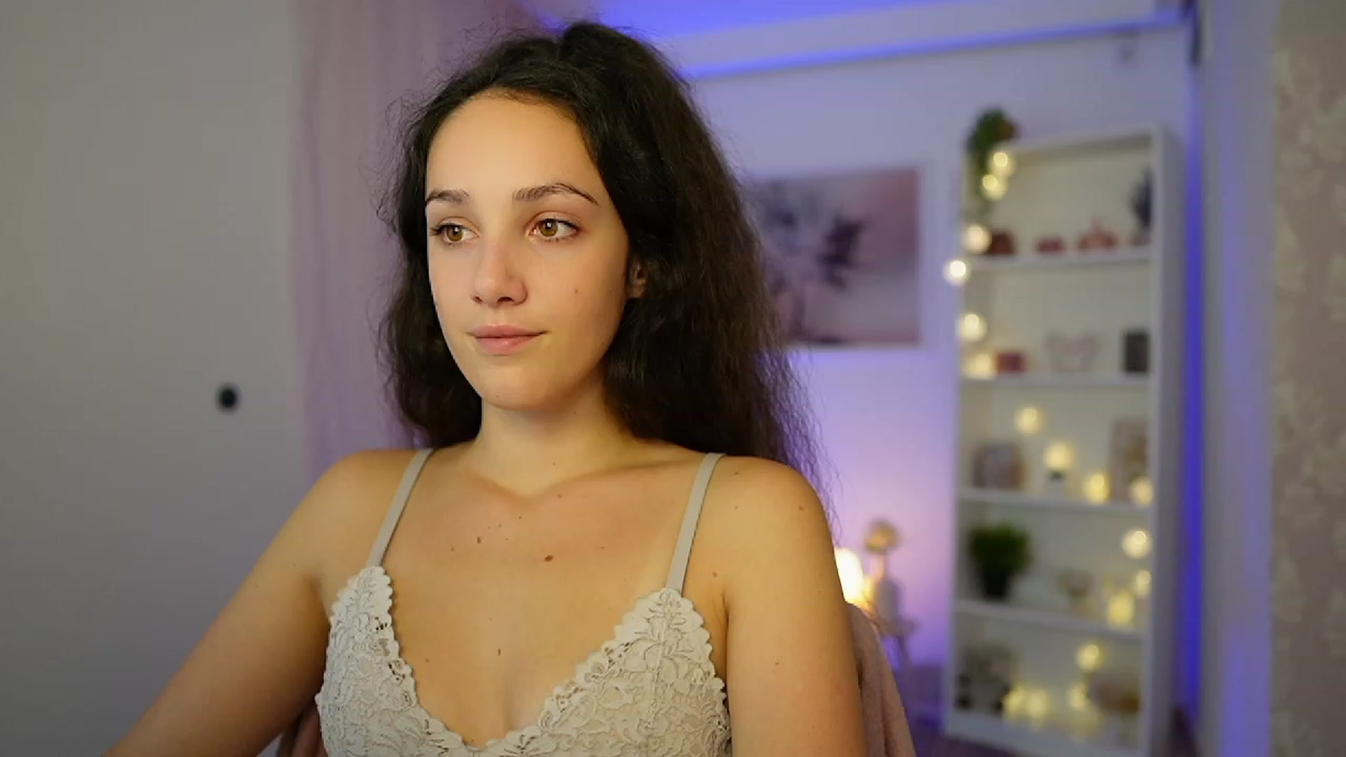 Gallery image thumbnail from Sophie_Rain18's myfreecams stream on, 10/10/2023, 17:14 image 8 of 20