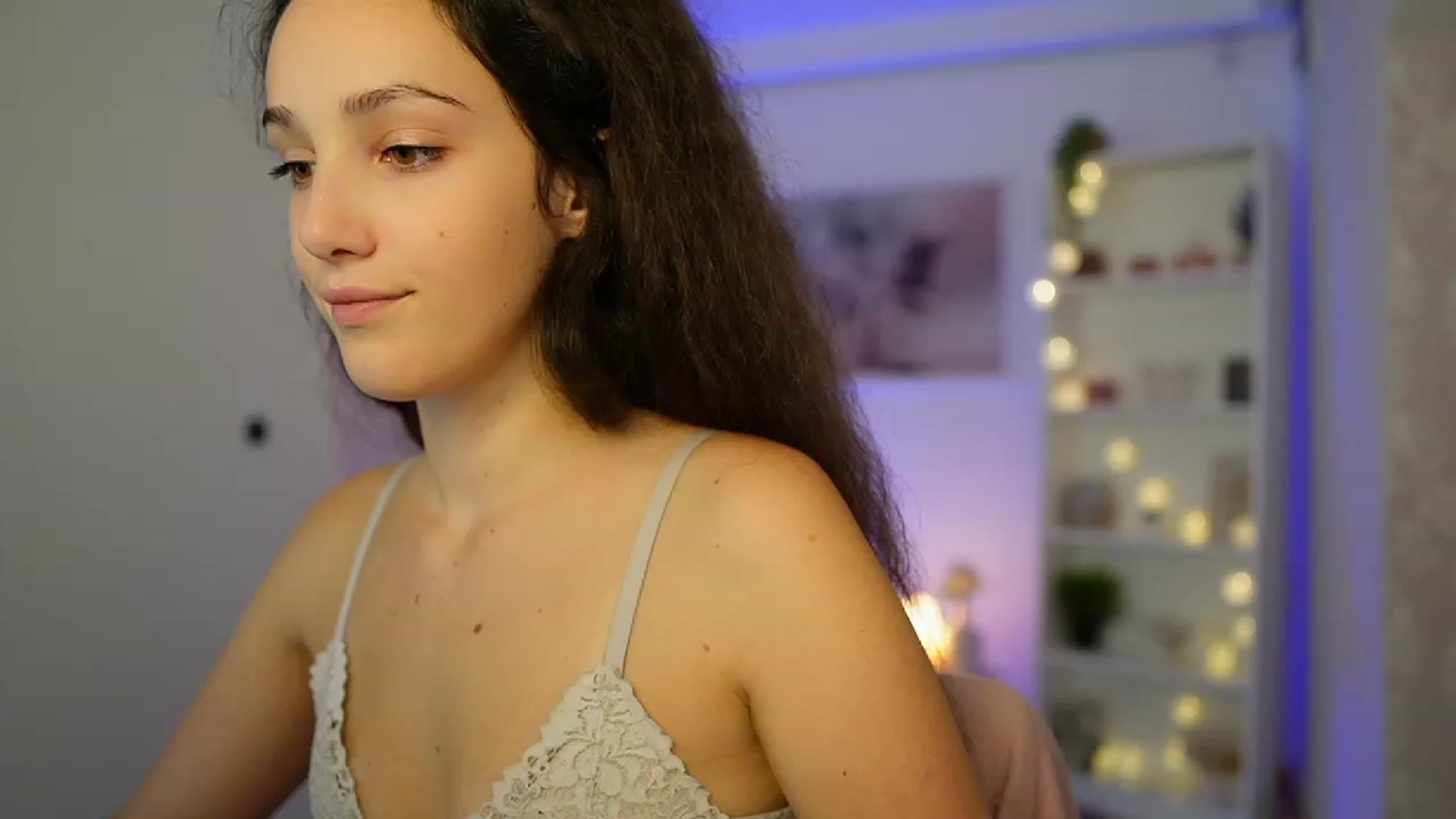 Gallery image thumbnail from Sophie_Rain18's myfreecams stream on, 10/10/2023, 17:14 image 5 of 20