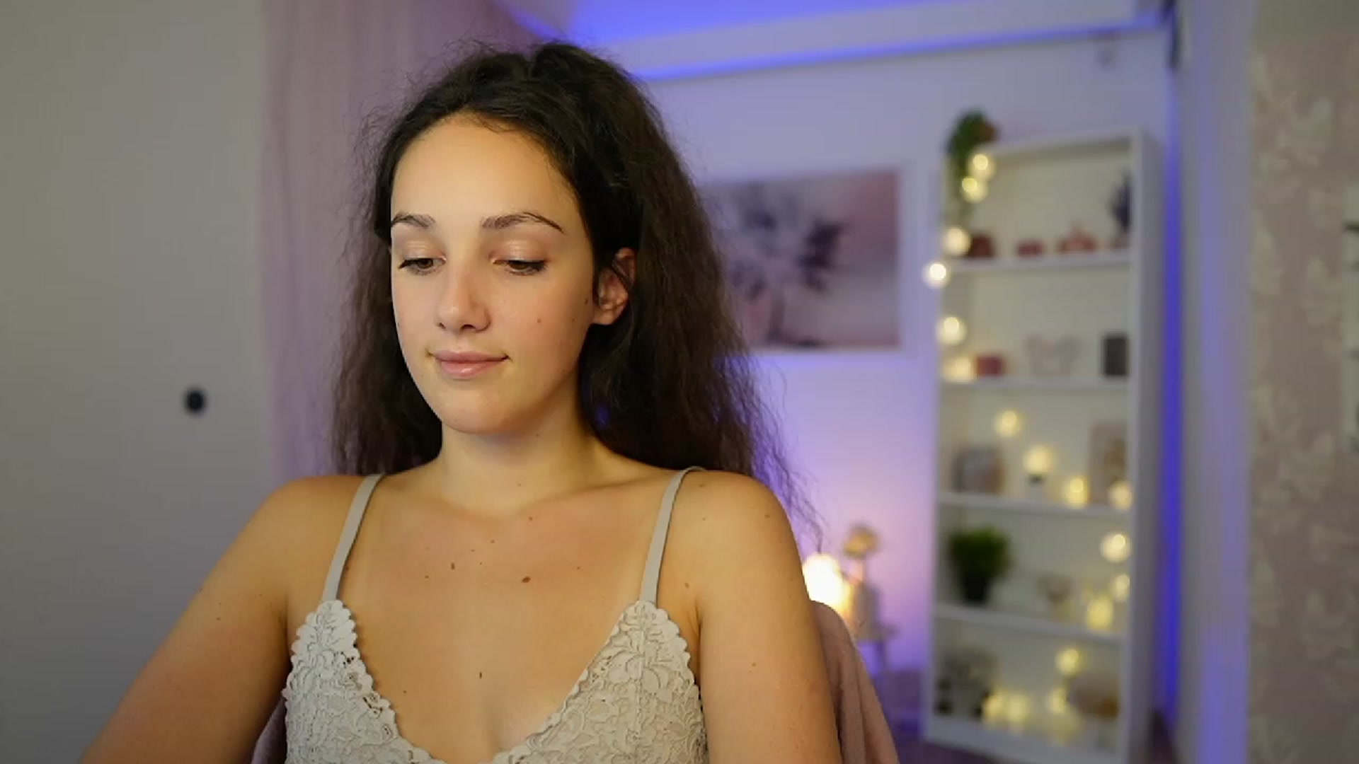Gallery image thumbnail from Sophie_Rain18's myfreecams stream on, 10/10/2023, 17:53 image 13 of 20