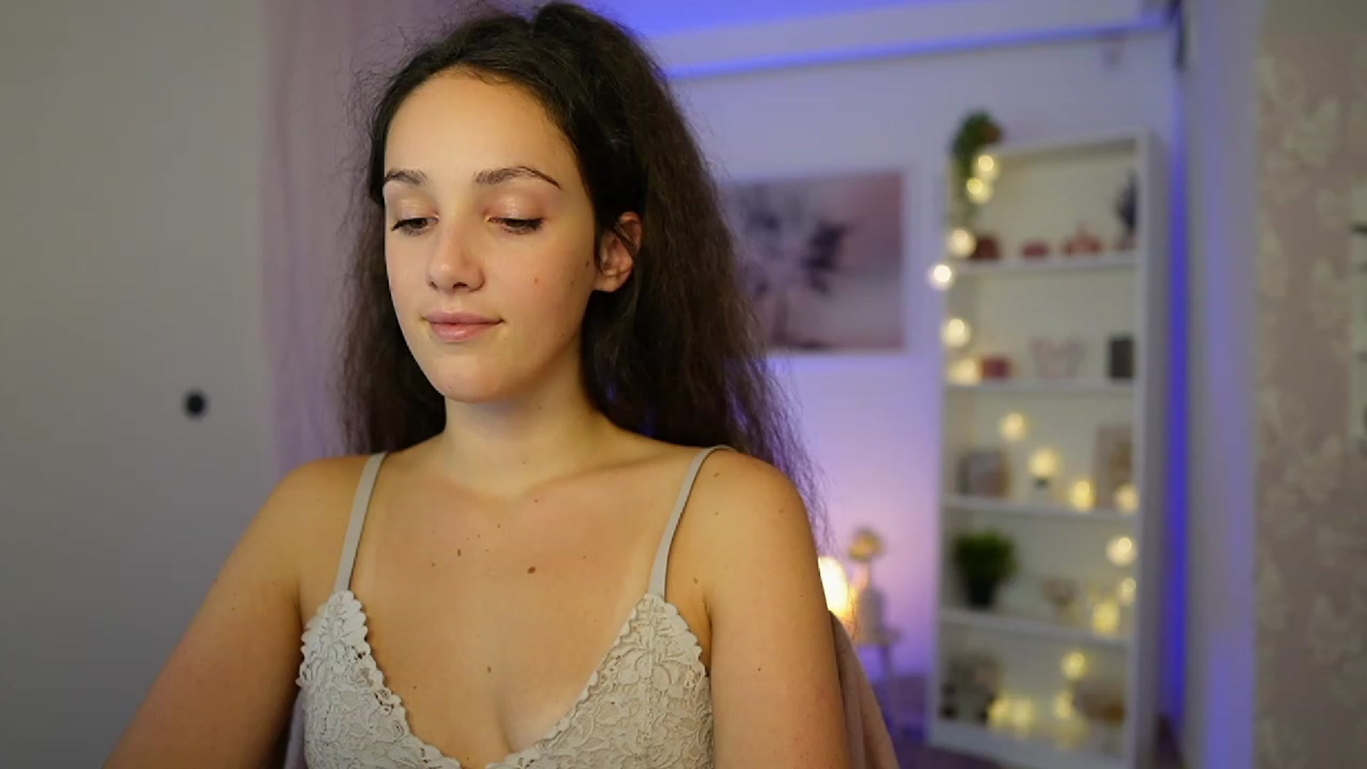 Gallery image thumbnail from Sophie_Rain18's myfreecams stream on, 10/10/2023, 17:53 image 9 of 20