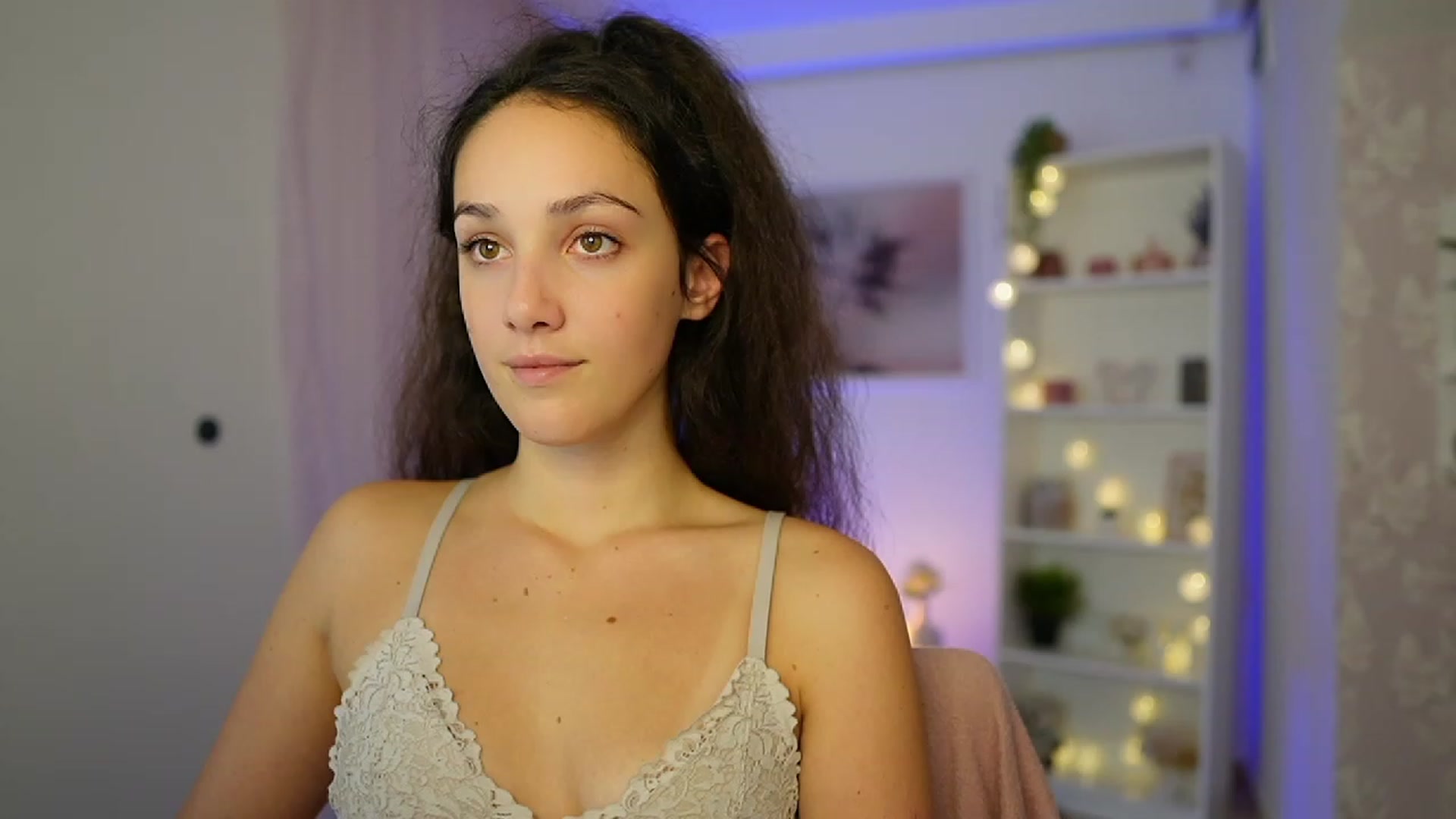 Gallery image thumbnail from Sophie_Rain18's myfreecams stream on, 10/10/2023, 17:53 image 5 of 20