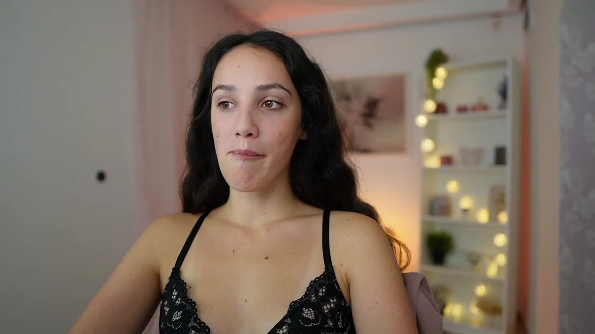 Gallery image thumbnail from Sophie_Rain18's myfreecams stream on, 10/17/2023, 14:12 image 13 of 20