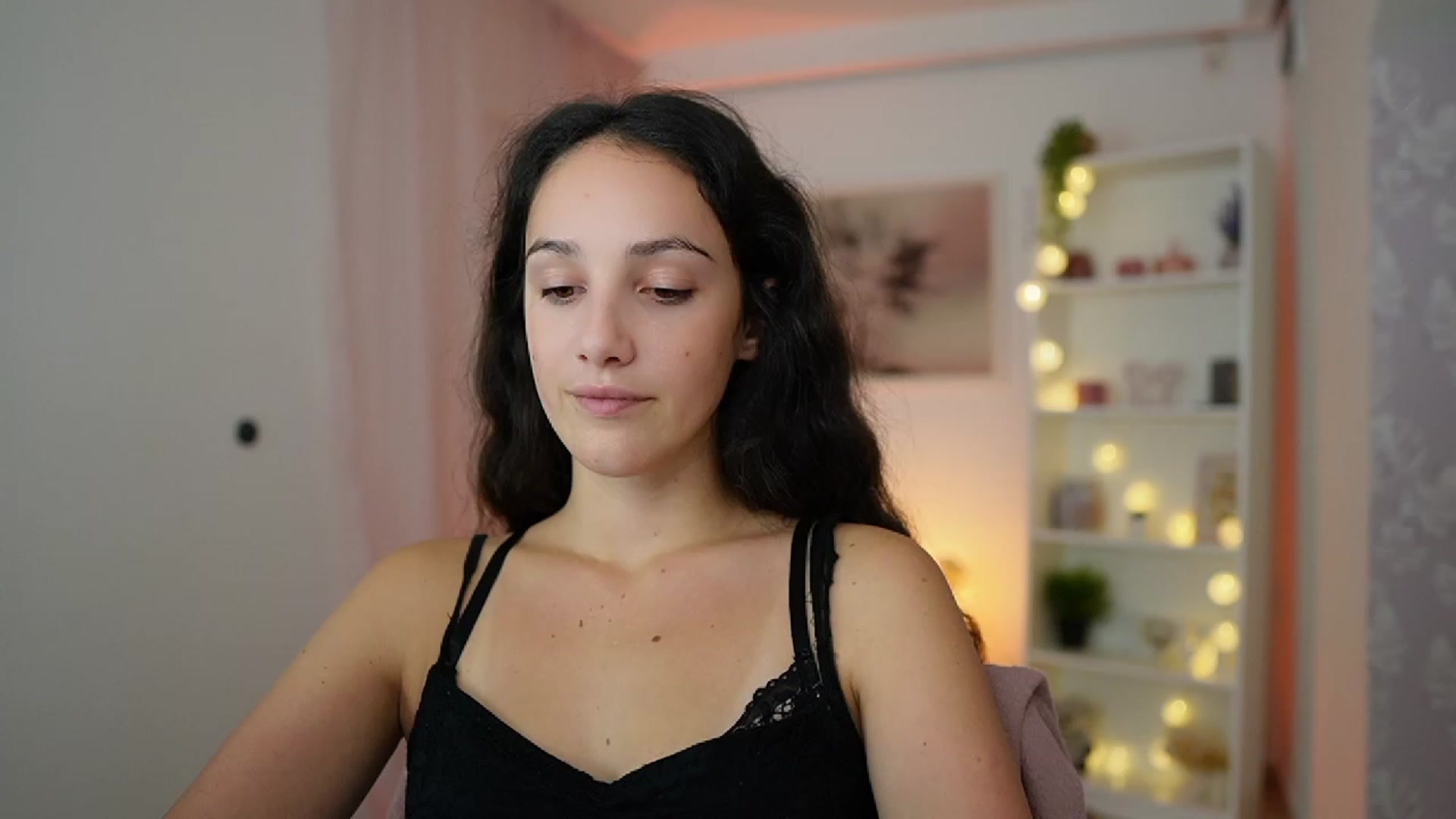 Gallery image thumbnail from Sophie_Rain18's myfreecams stream on, 10/17/2023, 14:57 image 17 of 20