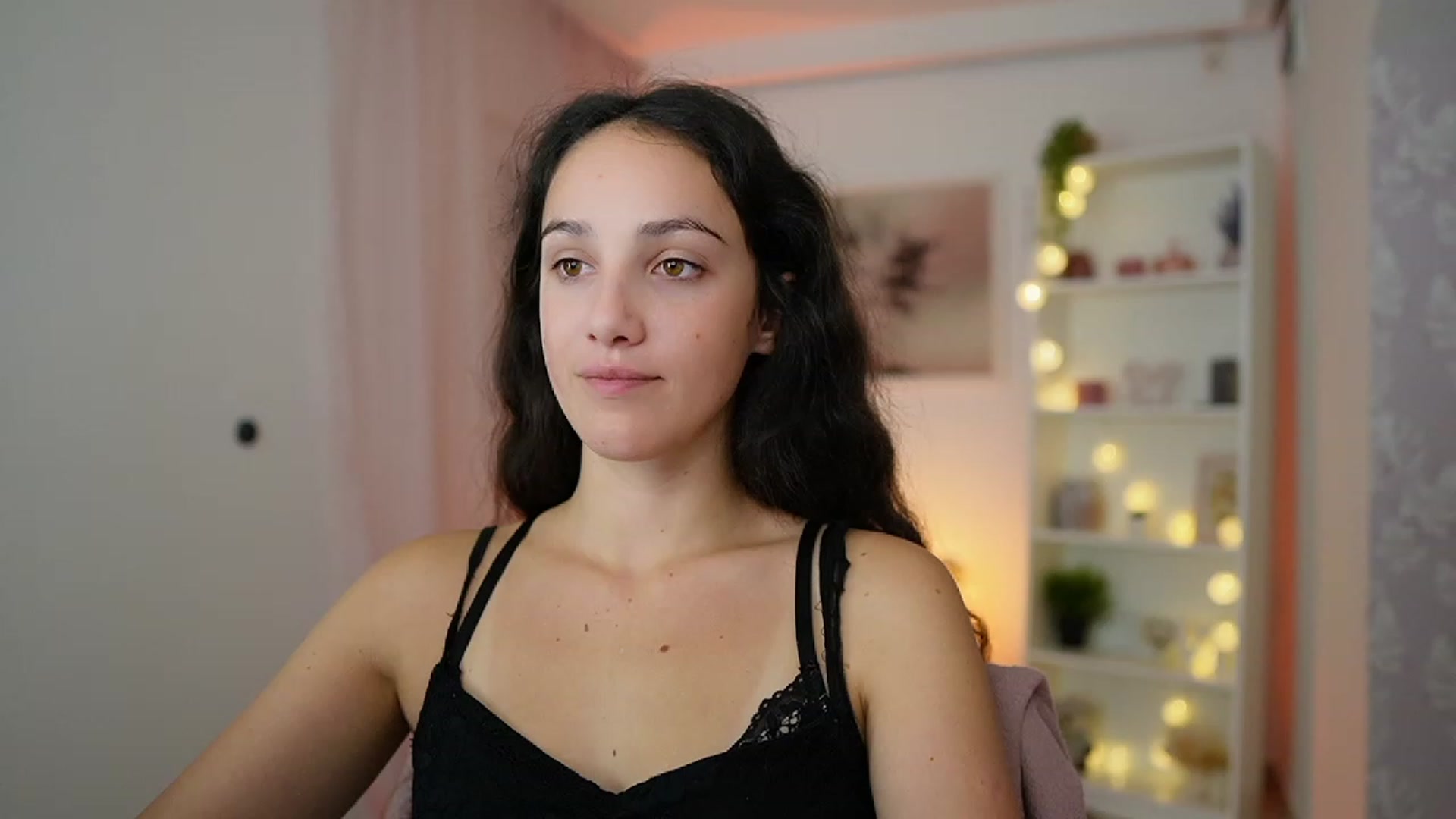 Gallery image thumbnail from Sophie_Rain18's myfreecams stream on, 10/17/2023, 14:57 image 15 of 20