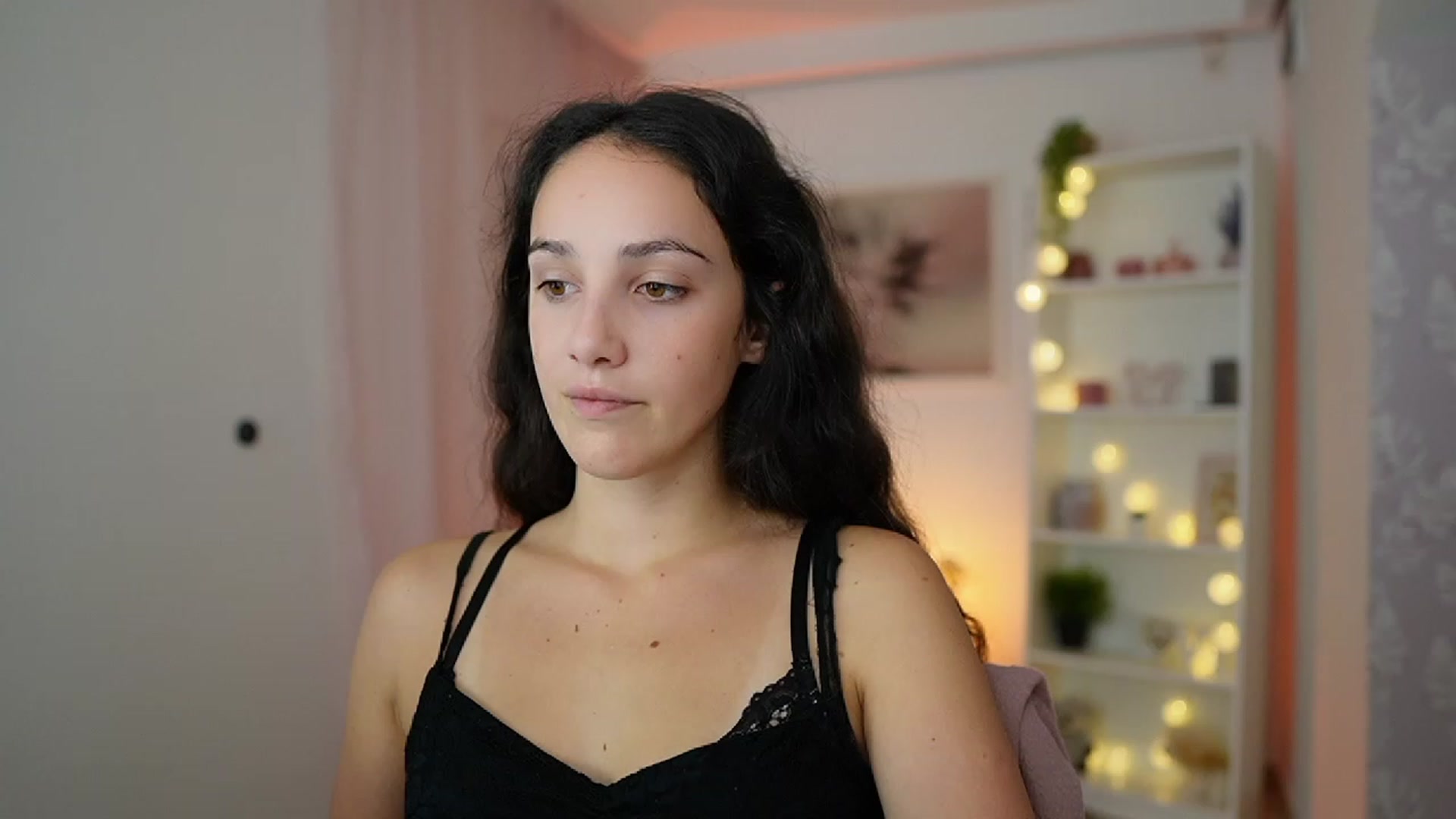 Gallery image thumbnail from Sophie_Rain18's myfreecams stream on, 10/17/2023, 14:57 image 19 of 20