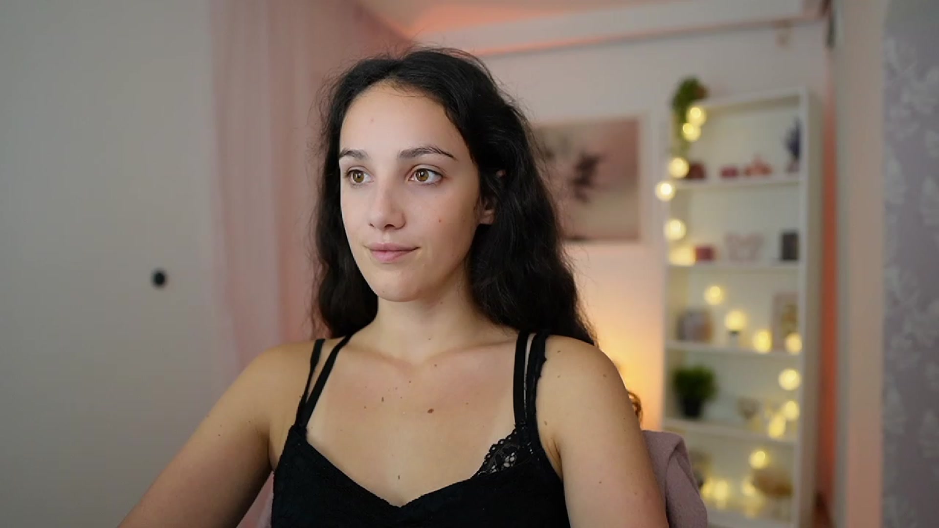 Gallery image thumbnail from Sophie_Rain18's myfreecams stream on, 10/17/2023, 14:57 image 12 of 20