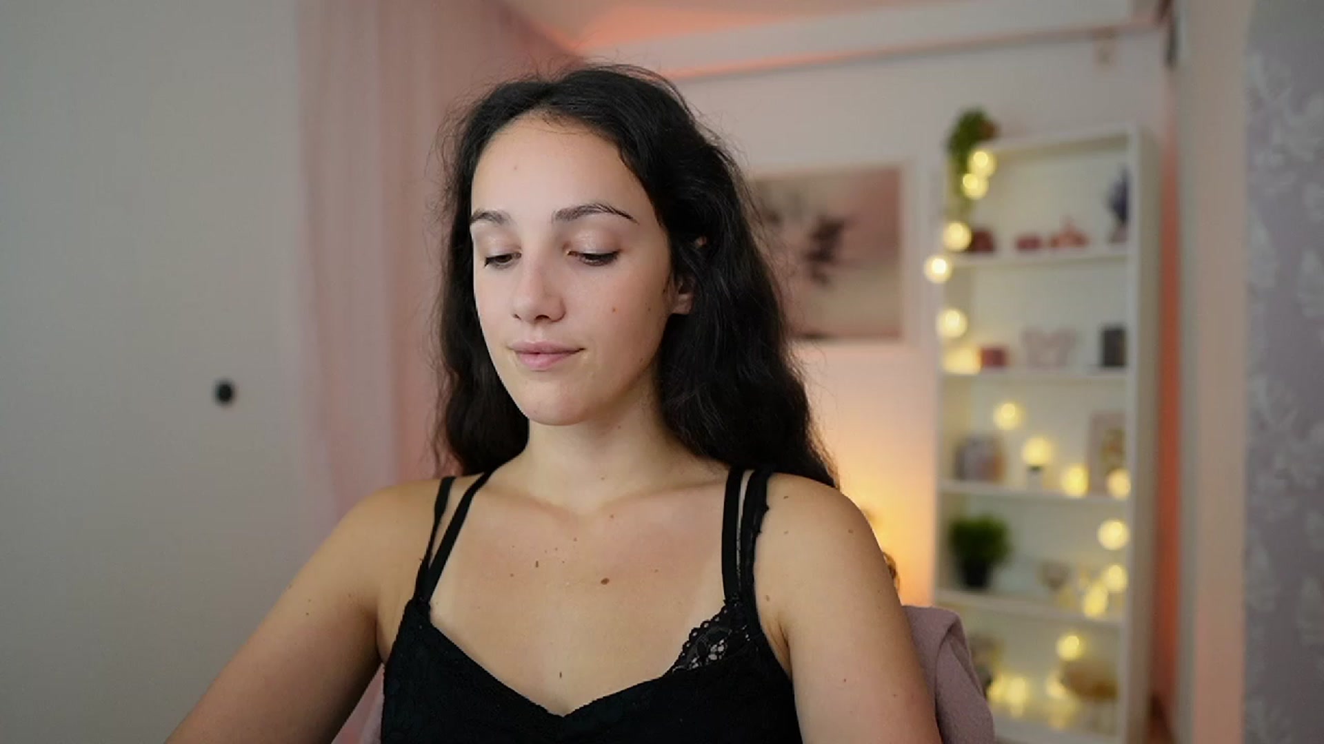 Gallery image thumbnail from Sophie_Rain18's myfreecams stream on, 10/17/2023, 14:57 image 13 of 20