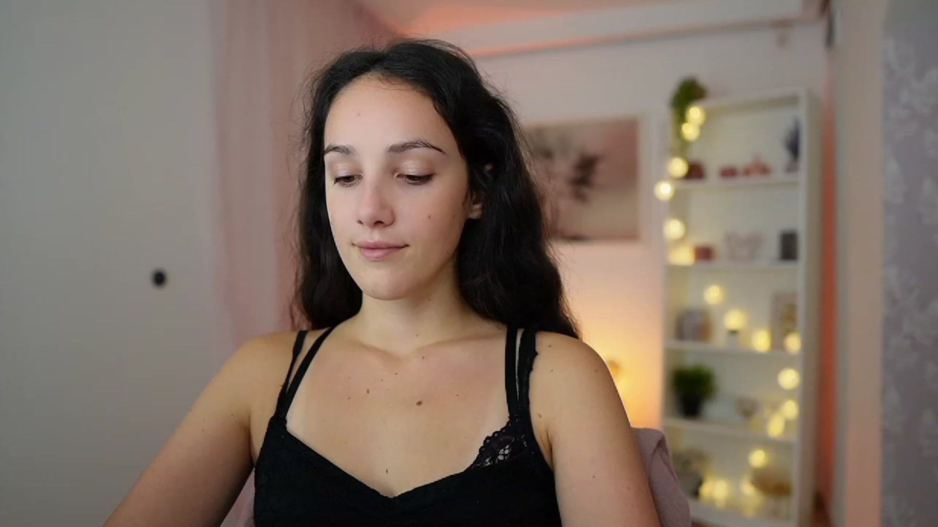 Gallery image thumbnail from Sophie_Rain18's myfreecams stream on, 10/17/2023, 14:57 image 7 of 20