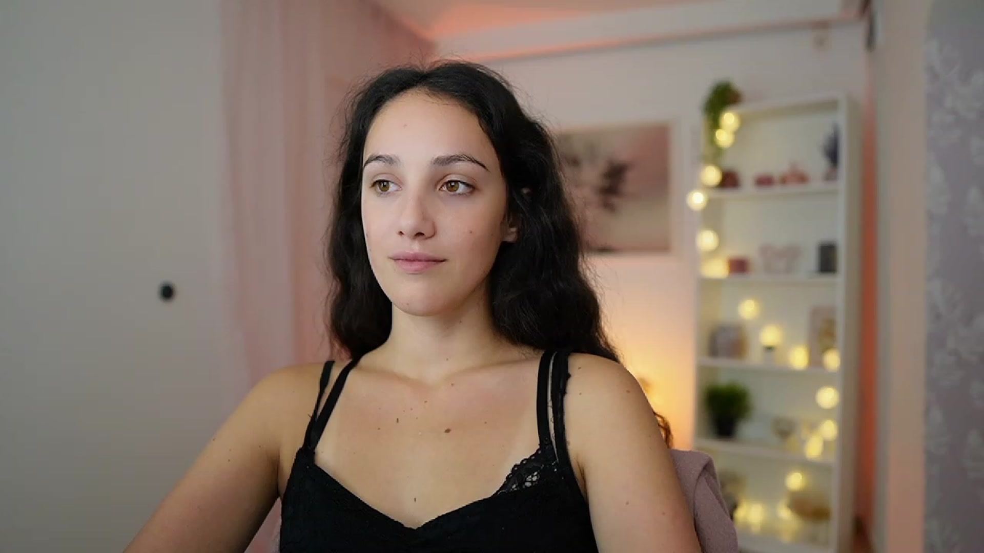 Gallery image thumbnail from Sophie_Rain18's myfreecams stream on, 10/17/2023, 14:57 image 16 of 20