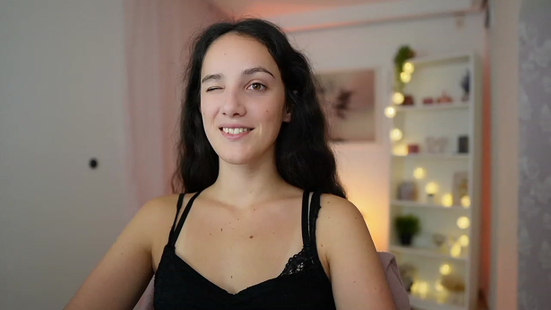 Gallery image thumbnail from Sophie_Rain18's myfreecams stream on, 10/17/2023, 14:57 image 11 of 20