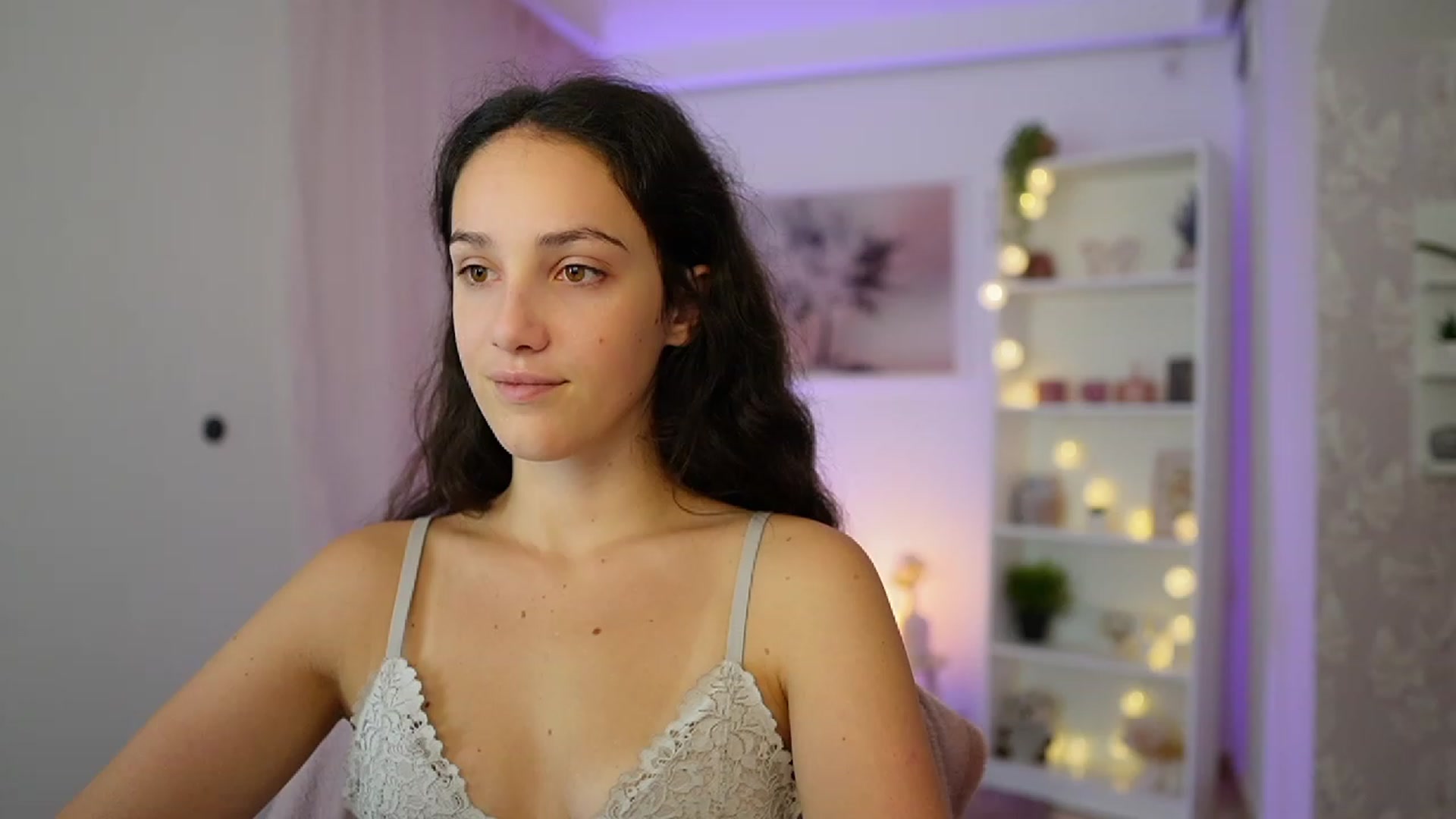 Gallery image thumbnail from Sophie_Rain18's myfreecams stream on, 10/19/2023, 14:57 image 18 of 20