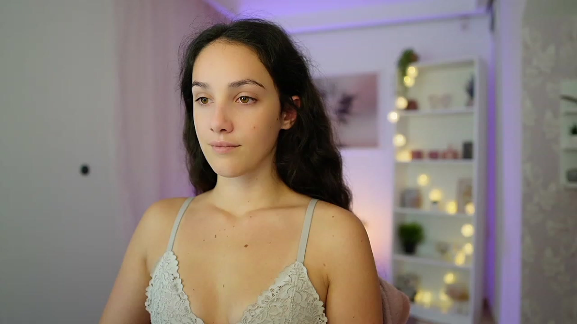 Gallery image thumbnail from Sophie_Rain18's myfreecams stream on, 10/19/2023, 14:57 image 9 of 20