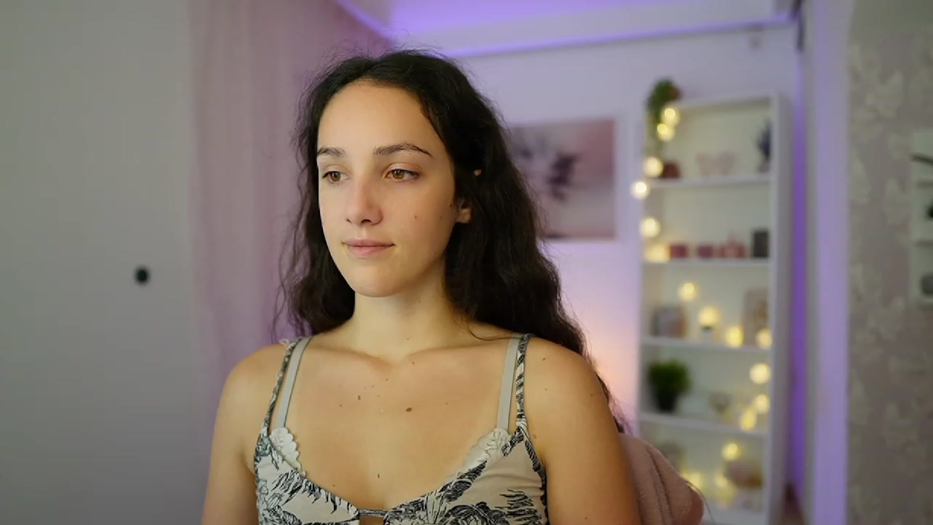 Gallery image thumbnail from Sophie_Rain18's myfreecams stream on, 10/19/2023, 14:57 image 2 of 20