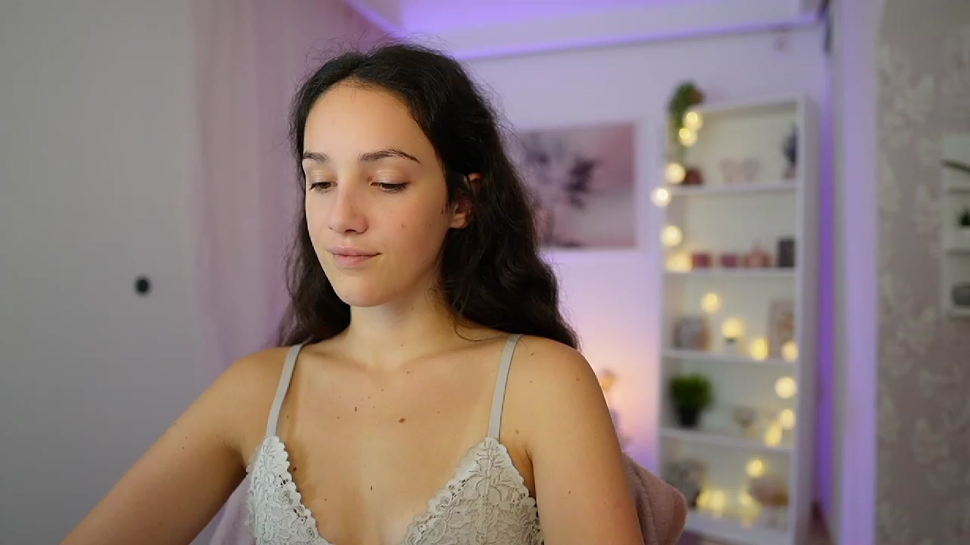 Gallery image thumbnail from Sophie_Rain18's myfreecams stream on, 10/19/2023, 14:57 image 15 of 20