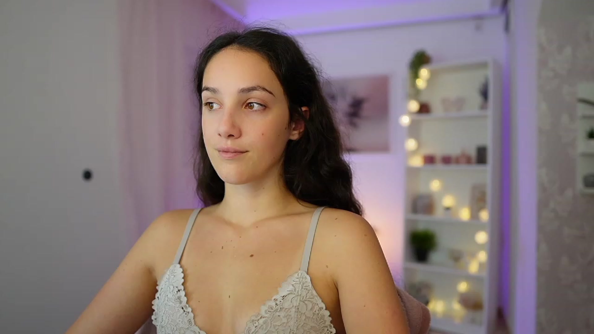 Gallery image thumbnail from Sophie_Rain18's myfreecams stream on, 10/19/2023, 14:57 image 10 of 20