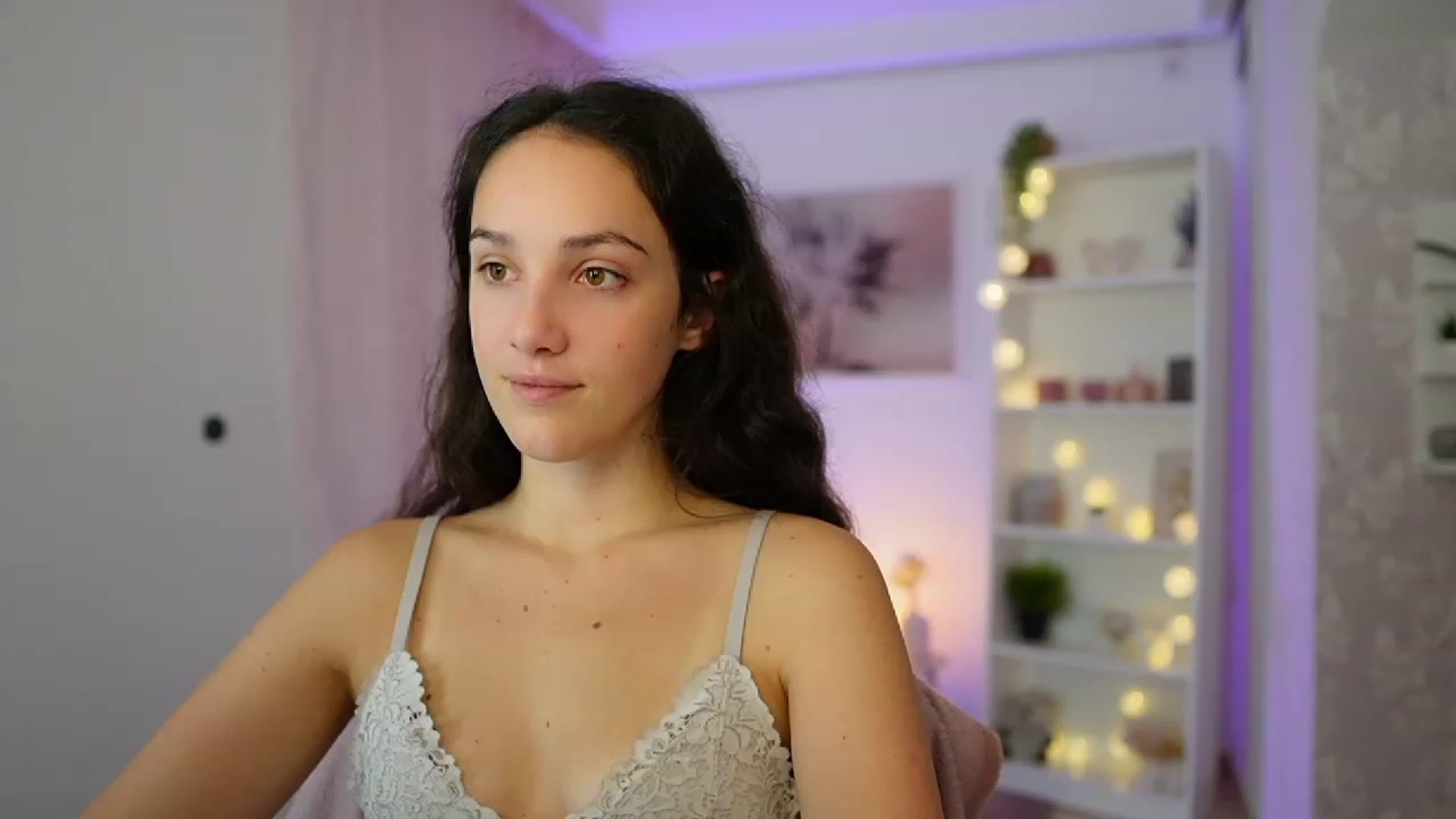Gallery image thumbnail from Sophie_Rain18's myfreecams stream on, 10/19/2023, 14:57 image 17 of 20