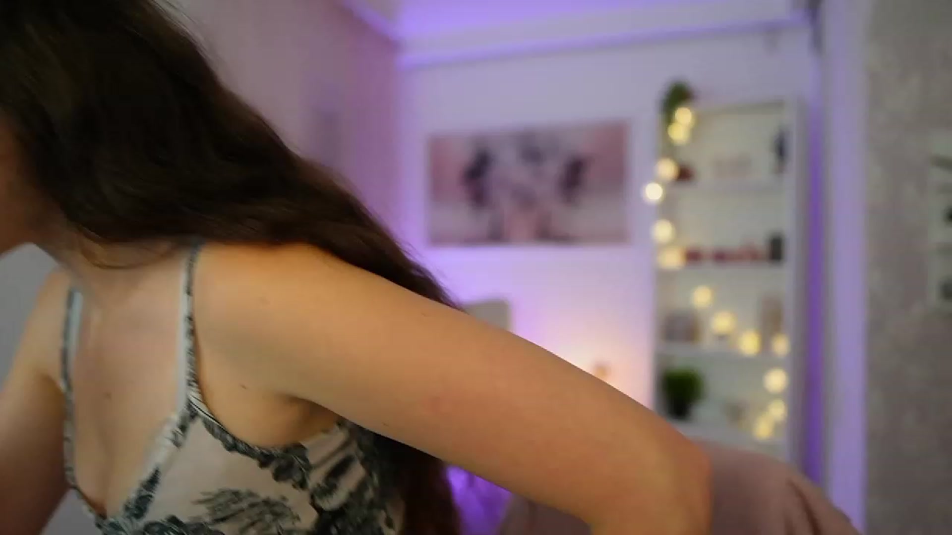 Gallery image thumbnail from Sophie_Rain18's myfreecams stream on, 10/19/2023, 14:57 image 3 of 20