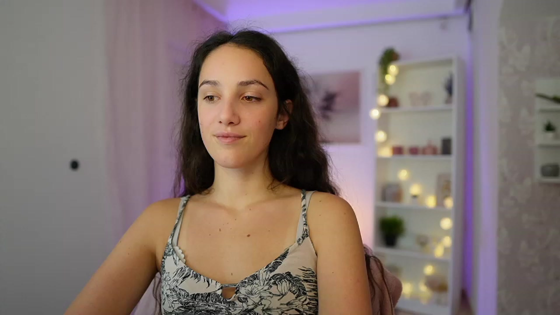 Gallery image thumbnail from Sophie_Rain18's myfreecams stream on, 10/19/2023, 16:59 image 16 of 20