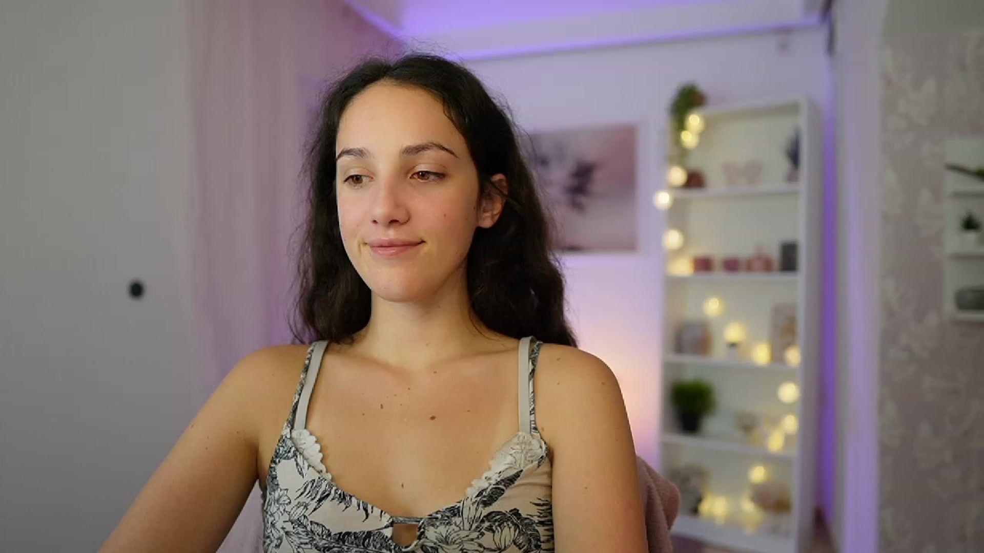 Gallery image thumbnail from Sophie_Rain18's myfreecams stream on, 10/19/2023, 16:59 image 10 of 20