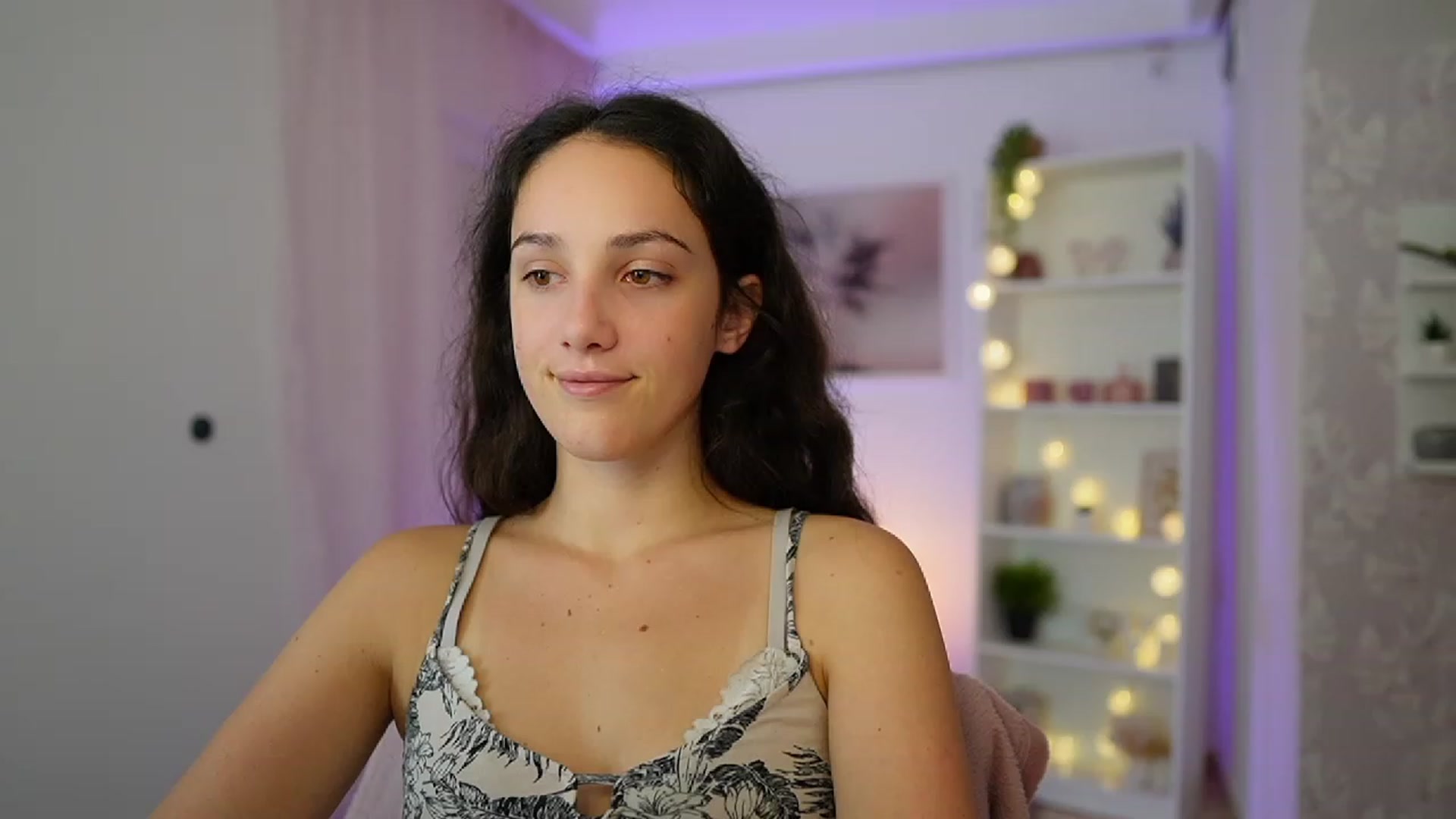 Gallery image thumbnail from Sophie_Rain18's myfreecams stream on, 10/19/2023, 16:59 image 5 of 20