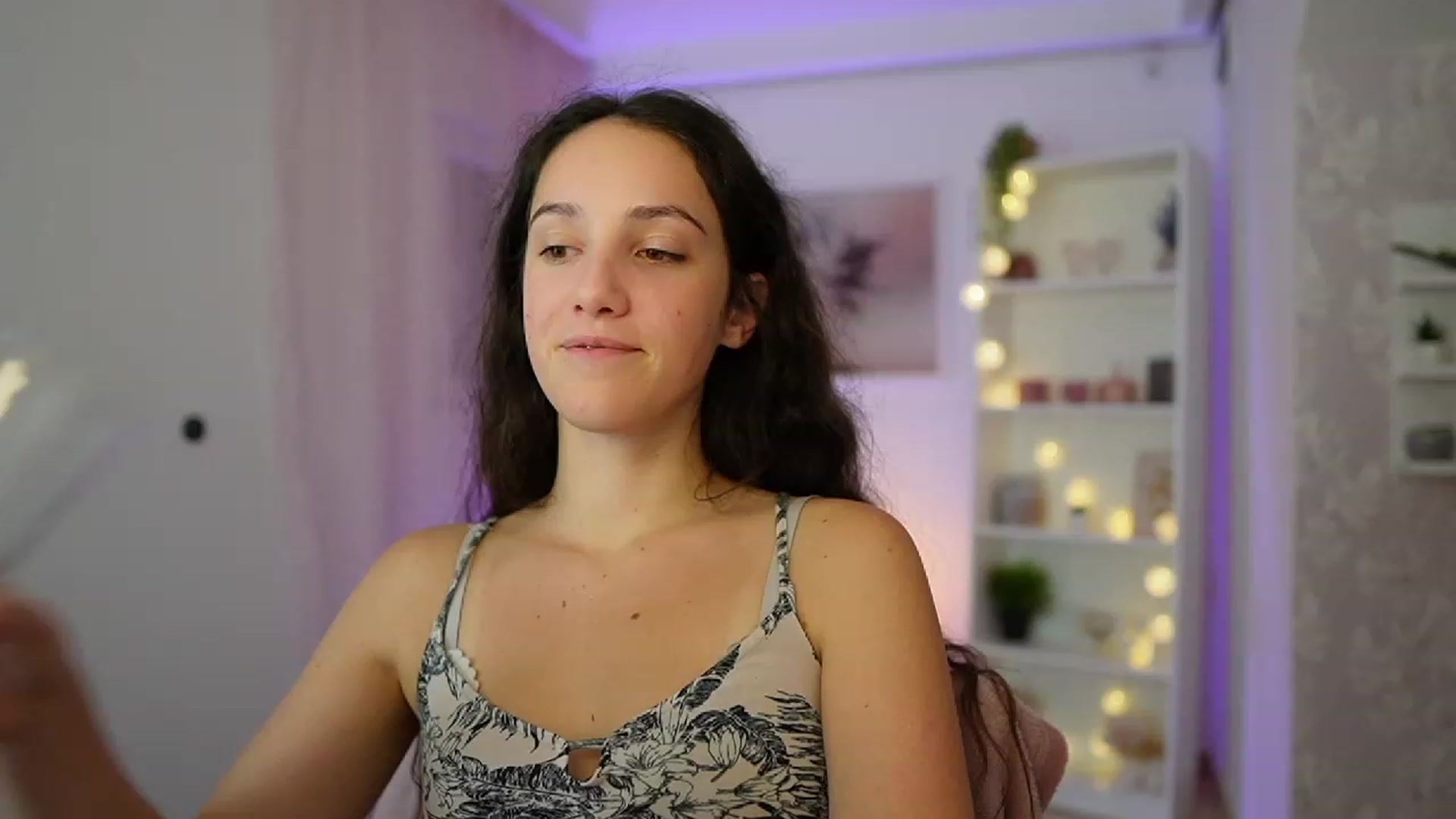 Gallery image thumbnail from Sophie_Rain18's myfreecams stream on, 10/19/2023, 16:59 image 17 of 20