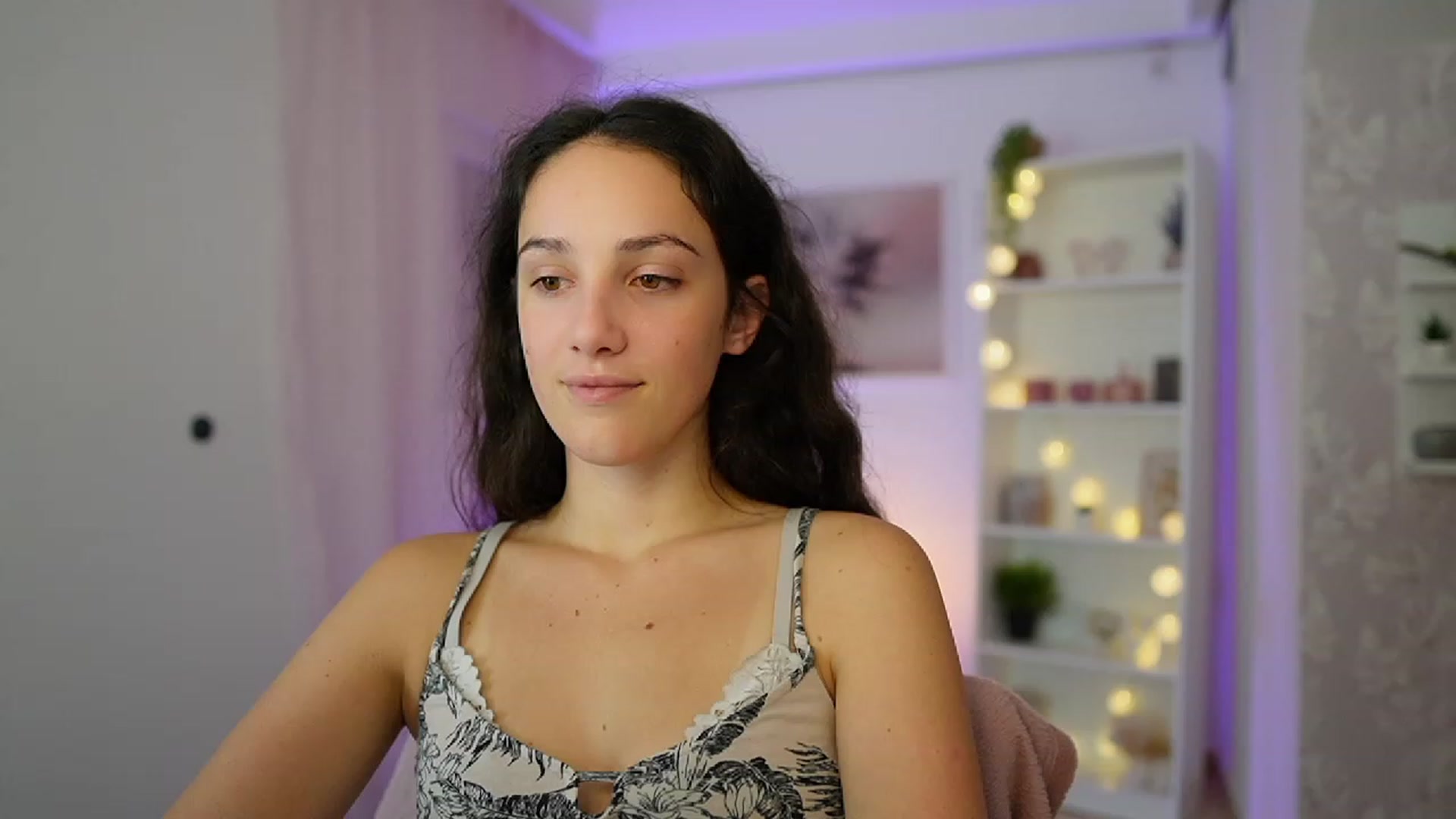 Gallery image thumbnail from Sophie_Rain18's myfreecams stream on, 10/19/2023, 16:59 image 8 of 20