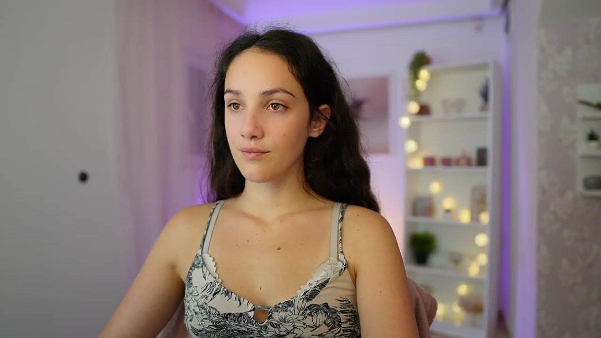 Gallery image thumbnail from Sophie_Rain18's myfreecams stream on, 10/19/2023, 16:59 image 3 of 20