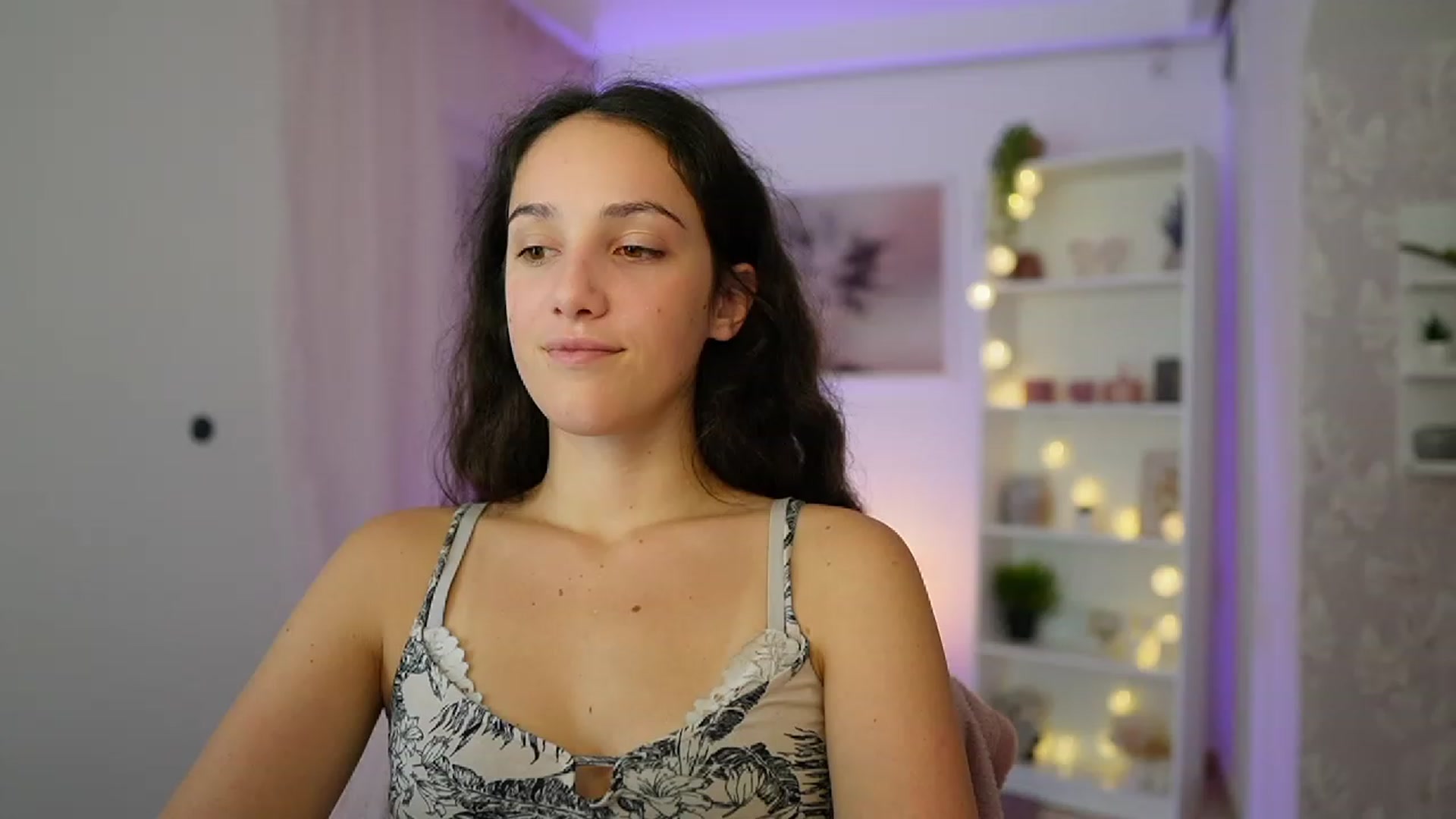 Gallery image thumbnail from Sophie_Rain18's myfreecams stream on, 10/19/2023, 16:59 image 9 of 20