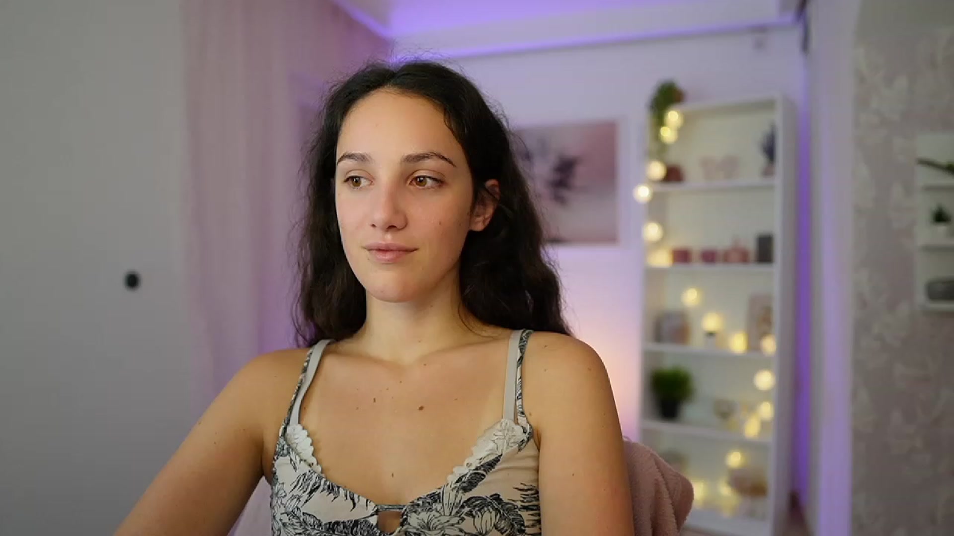 Gallery image thumbnail from Sophie_Rain18's myfreecams stream on, 10/19/2023, 16:59 image 12 of 20
