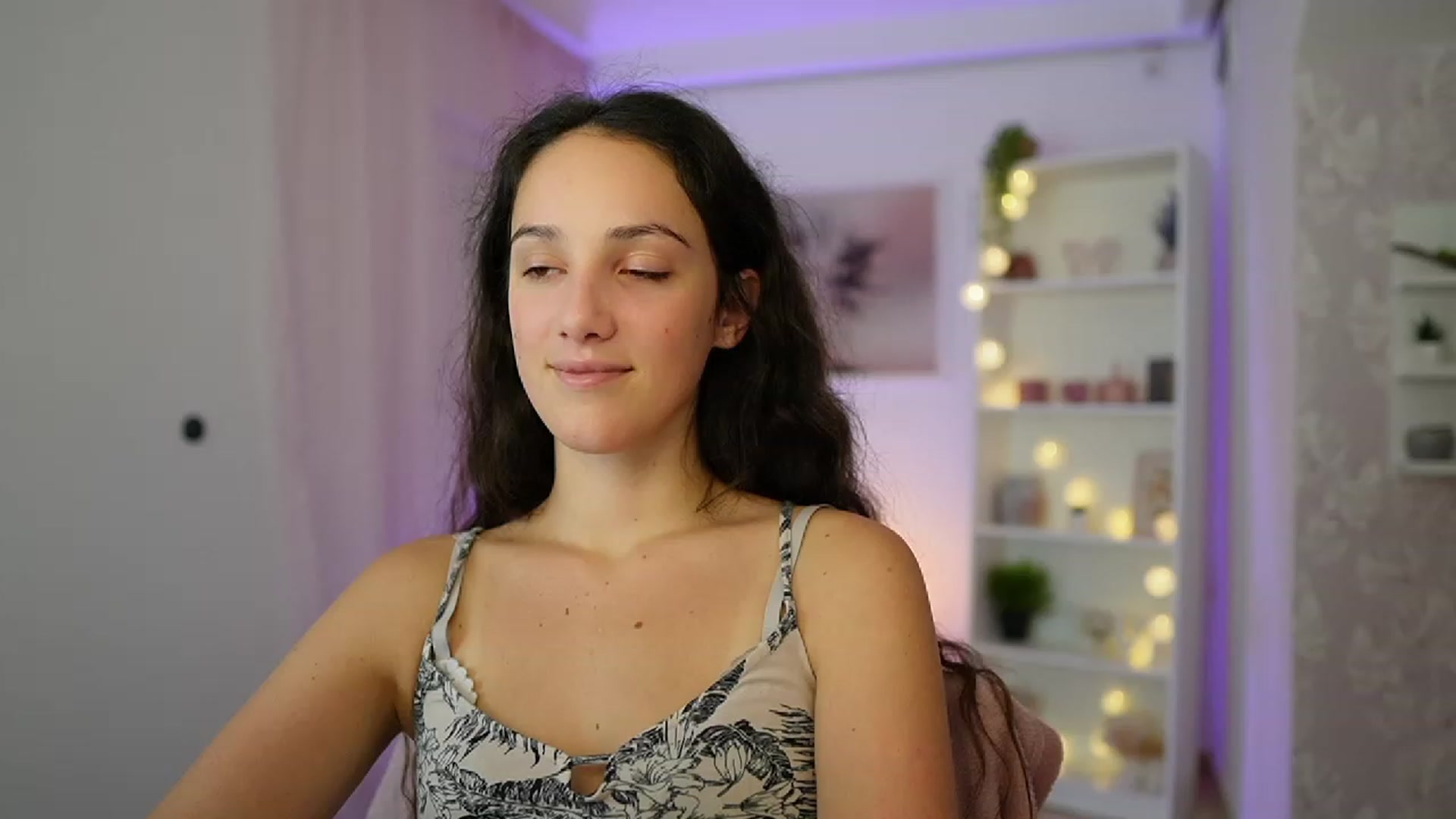 Gallery image thumbnail from Sophie_Rain18's myfreecams stream on, 10/19/2023, 16:59 image 20 of 20