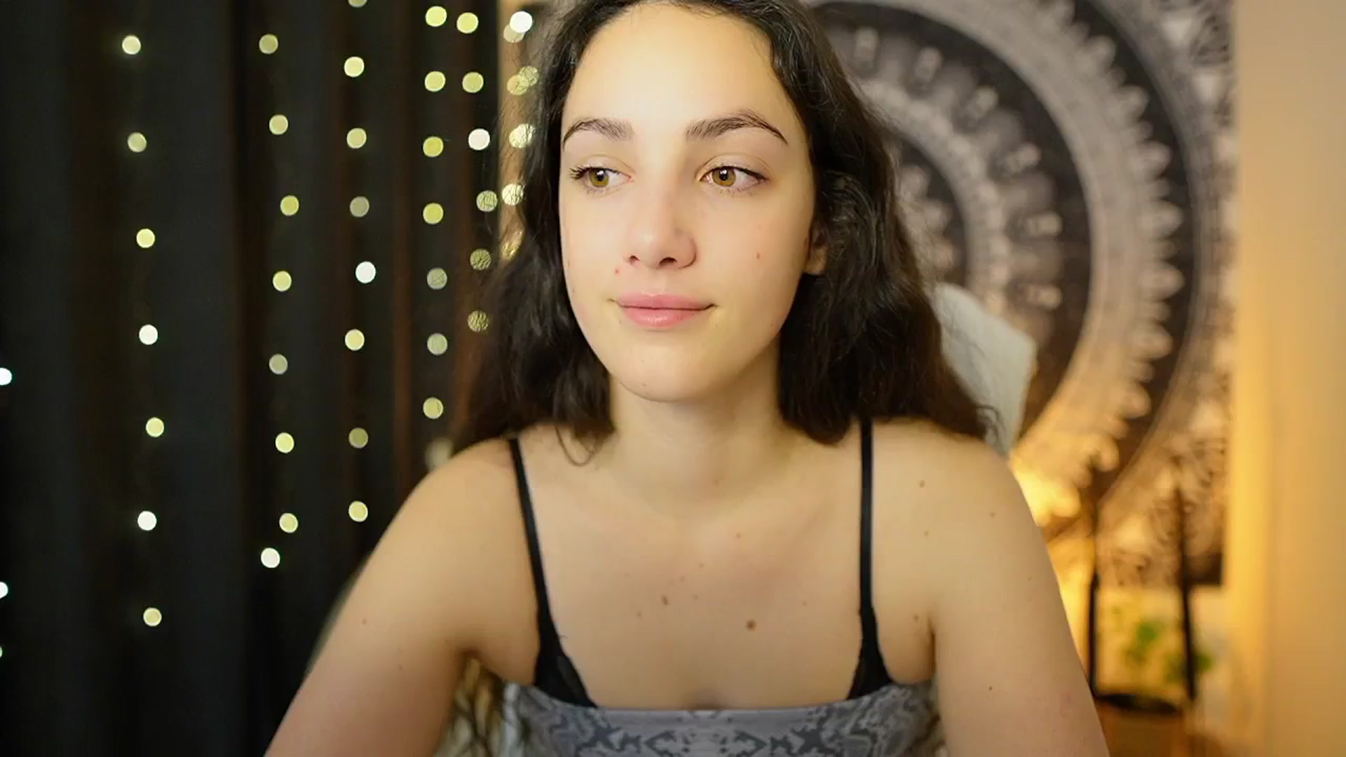 Gallery image thumbnail from Sophie_Rain18's myfreecams stream on, 05/02/2024, 08:44 image 14 of 20