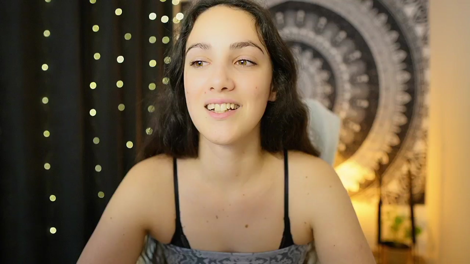 Gallery image thumbnail from Sophie_Rain18's myfreecams stream on, 05/02/2024, 12:14 image 6 of 20