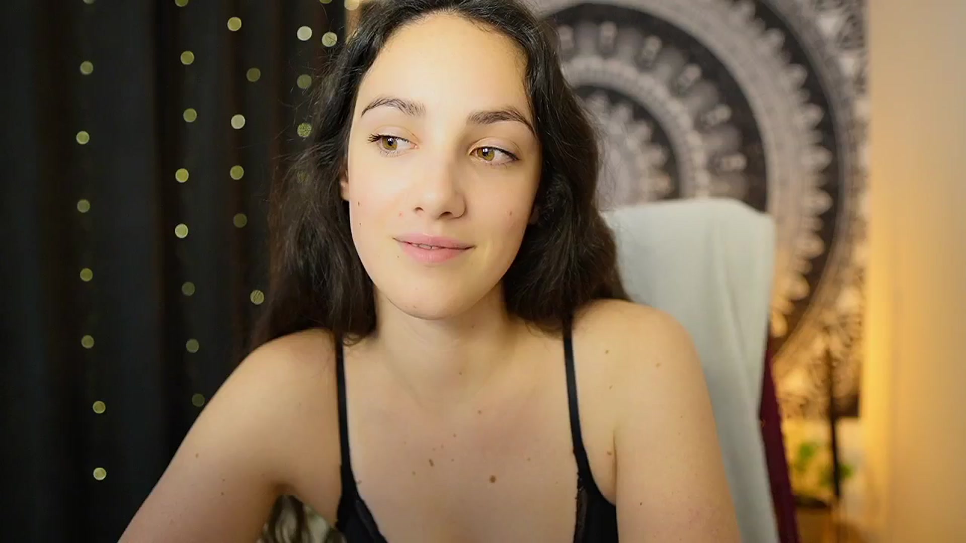 Gallery image thumbnail from Sophie_Rain18's myfreecams stream on, 05/02/2024, 12:14 image 20 of 20