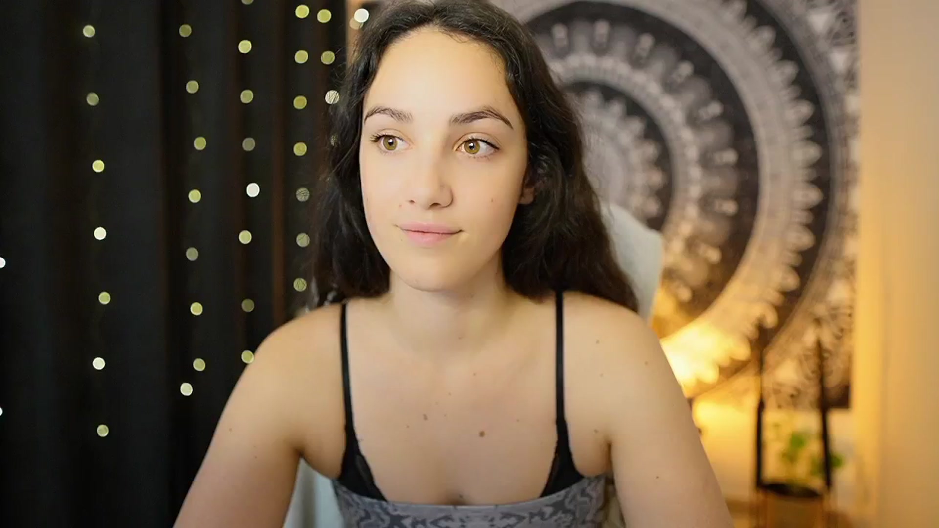 Gallery image thumbnail from Sophie_Rain18's myfreecams stream on, 05/02/2024, 12:14 image 10 of 20