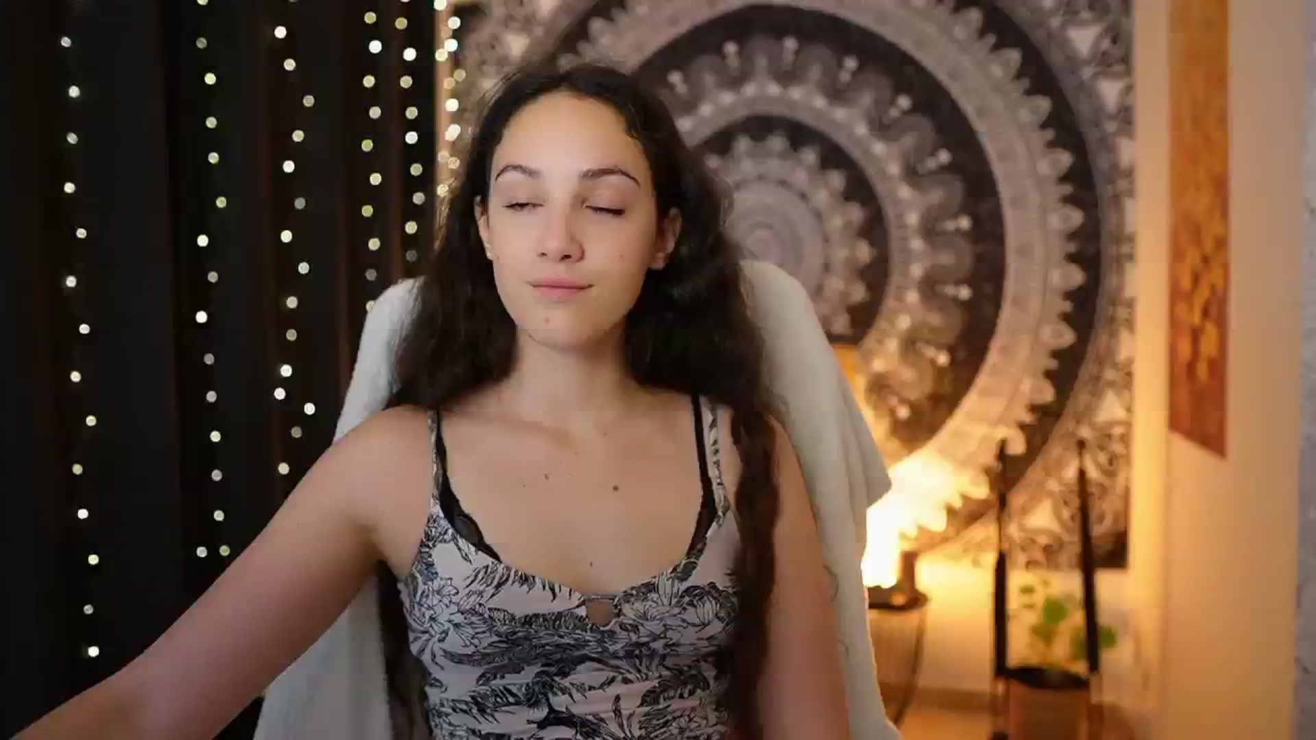 Gallery image thumbnail from Sophie_Rain18's myfreecams stream on, 05/07/2024, 10:37 image 10 of 20