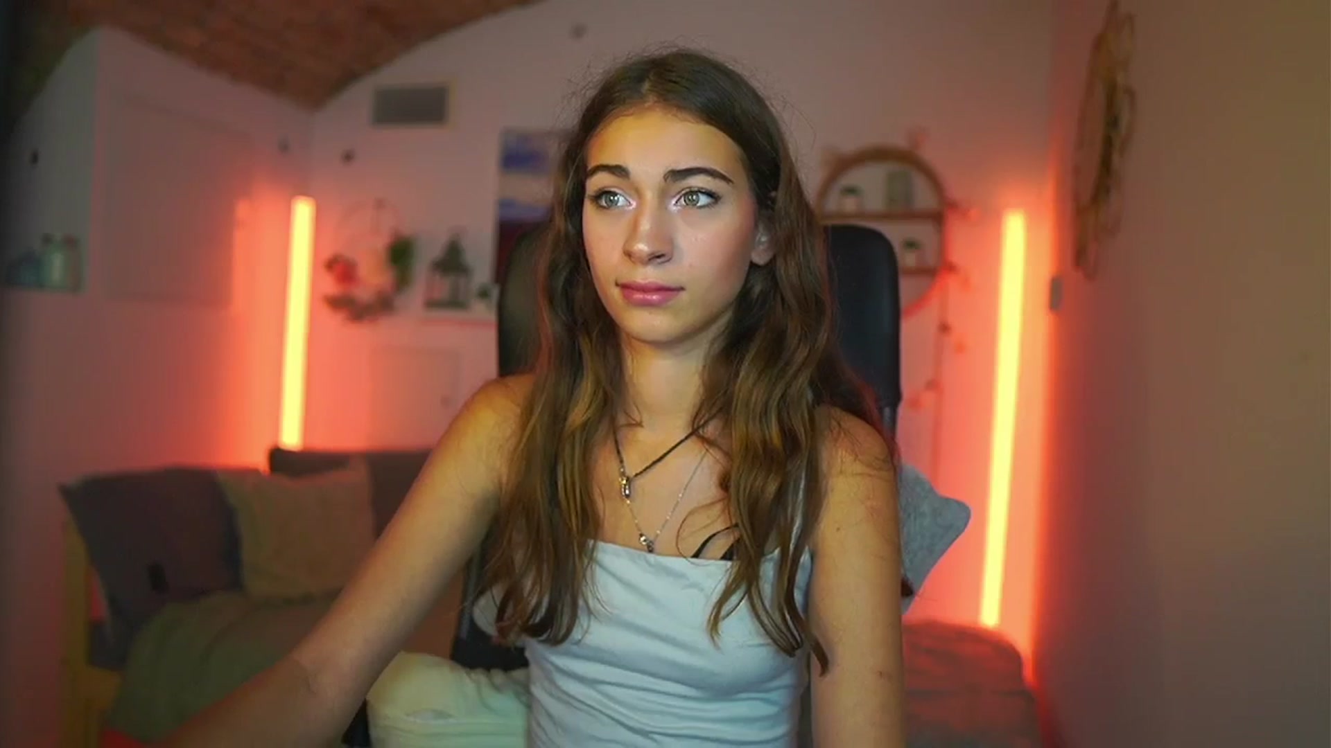 Gallery image thumbnail from Sophie__Grey's myfreecams stream on, 07/13/2025, 16:27 image 9 of 20