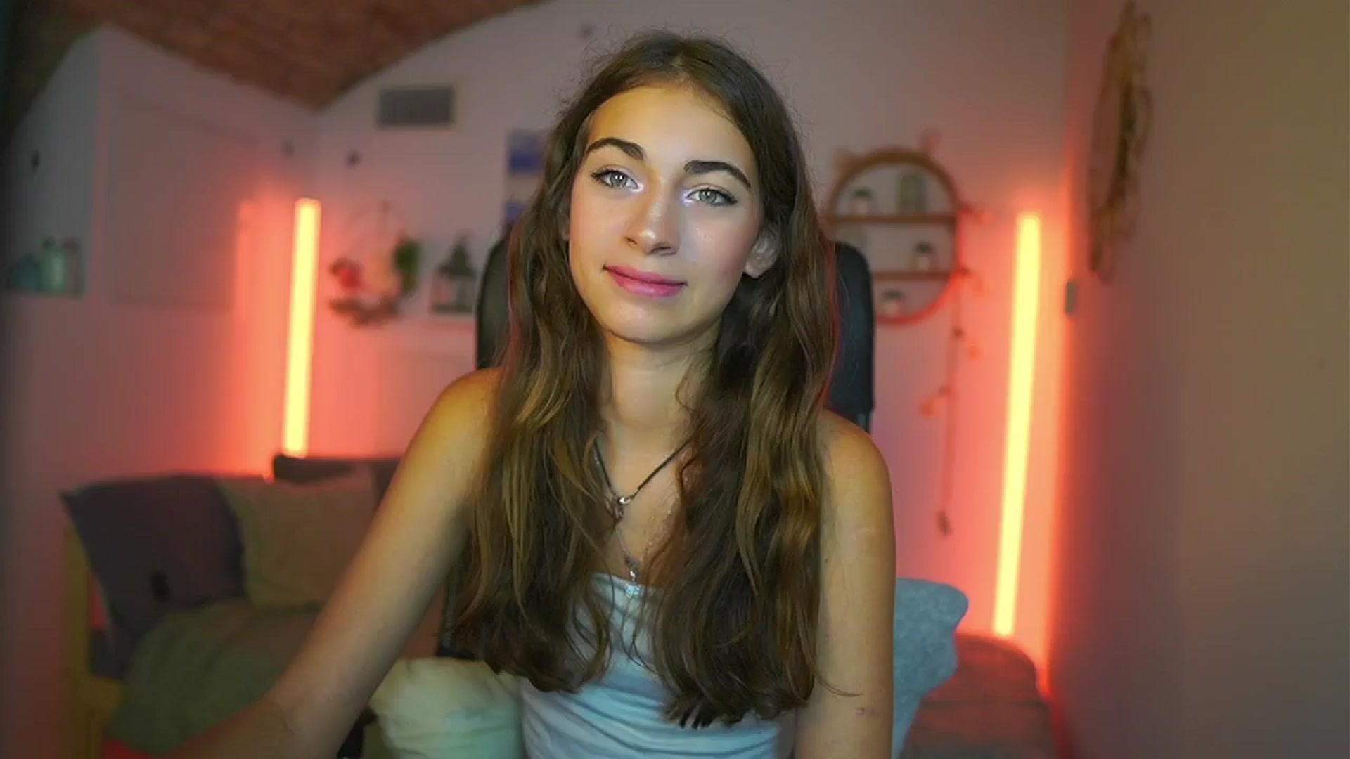 Gallery image thumbnail from Sophie__Grey's myfreecams stream on, 07/13/2025, 16:27 image 17 of 20