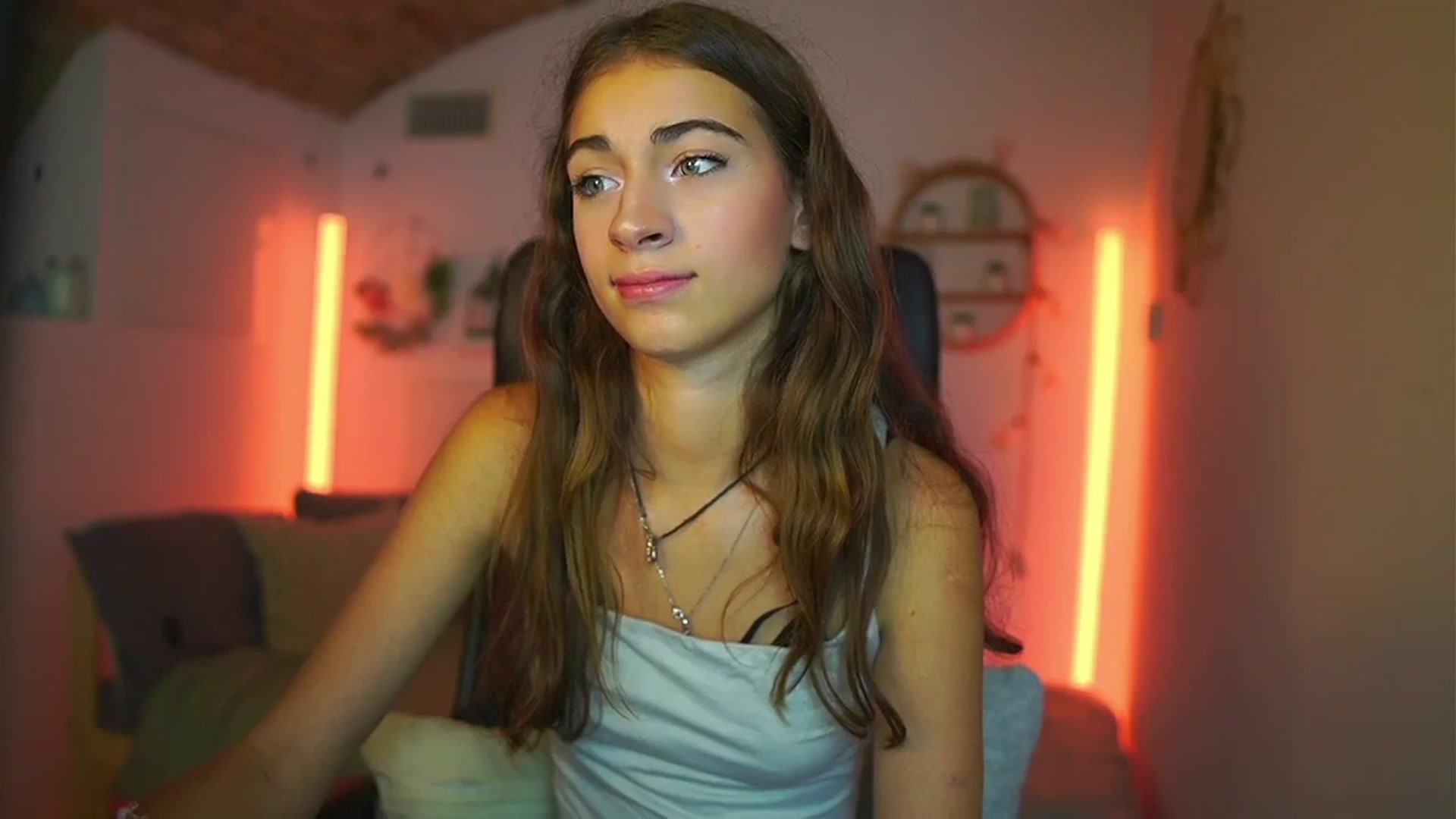 Gallery image thumbnail from Sophie__Grey's myfreecams stream on, 07/13/2025, 16:27 image 8 of 20