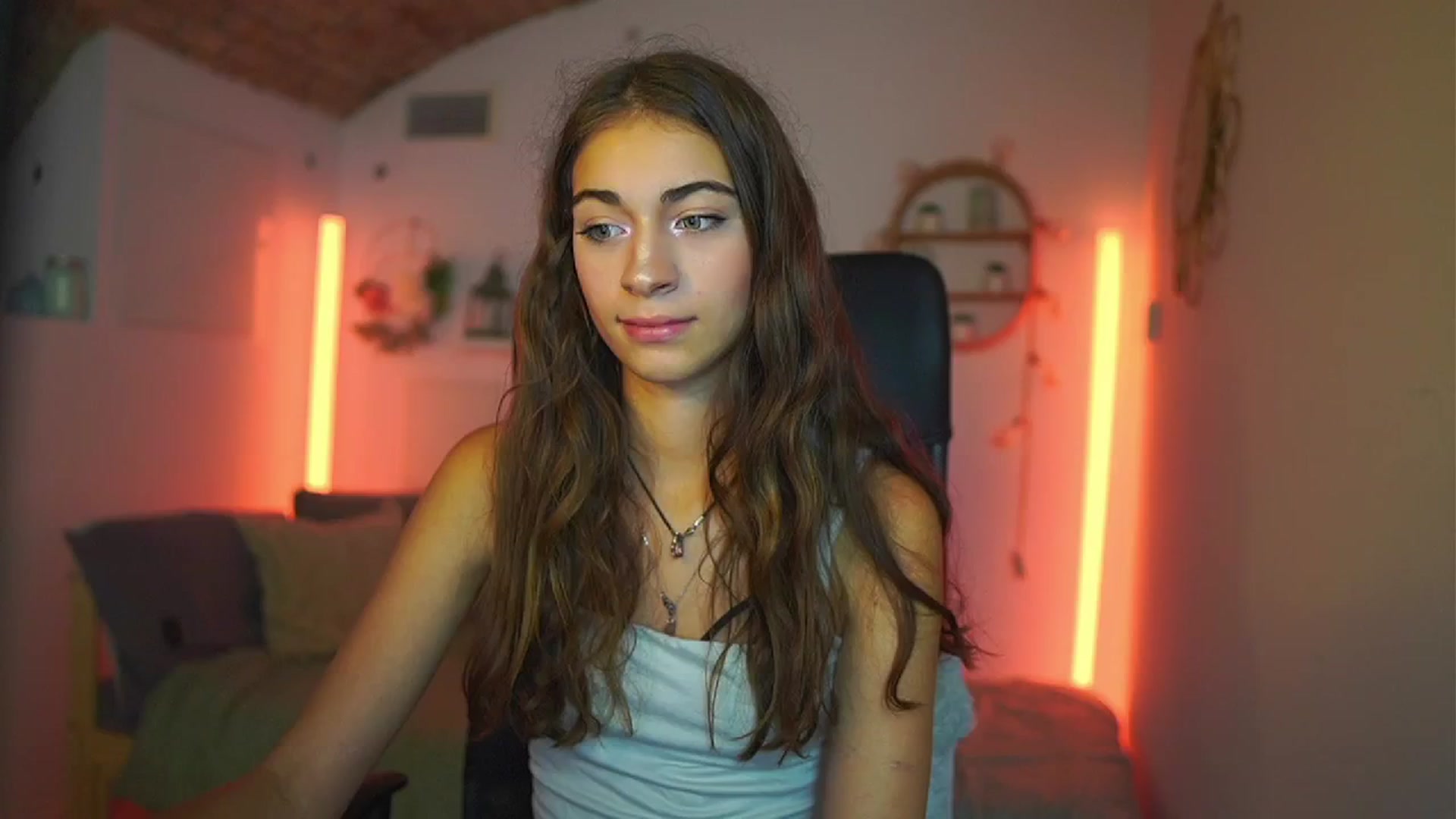 Gallery image thumbnail from Sophie__Grey's myfreecams stream on, 07/13/2025, 17:13 image 2 of 20