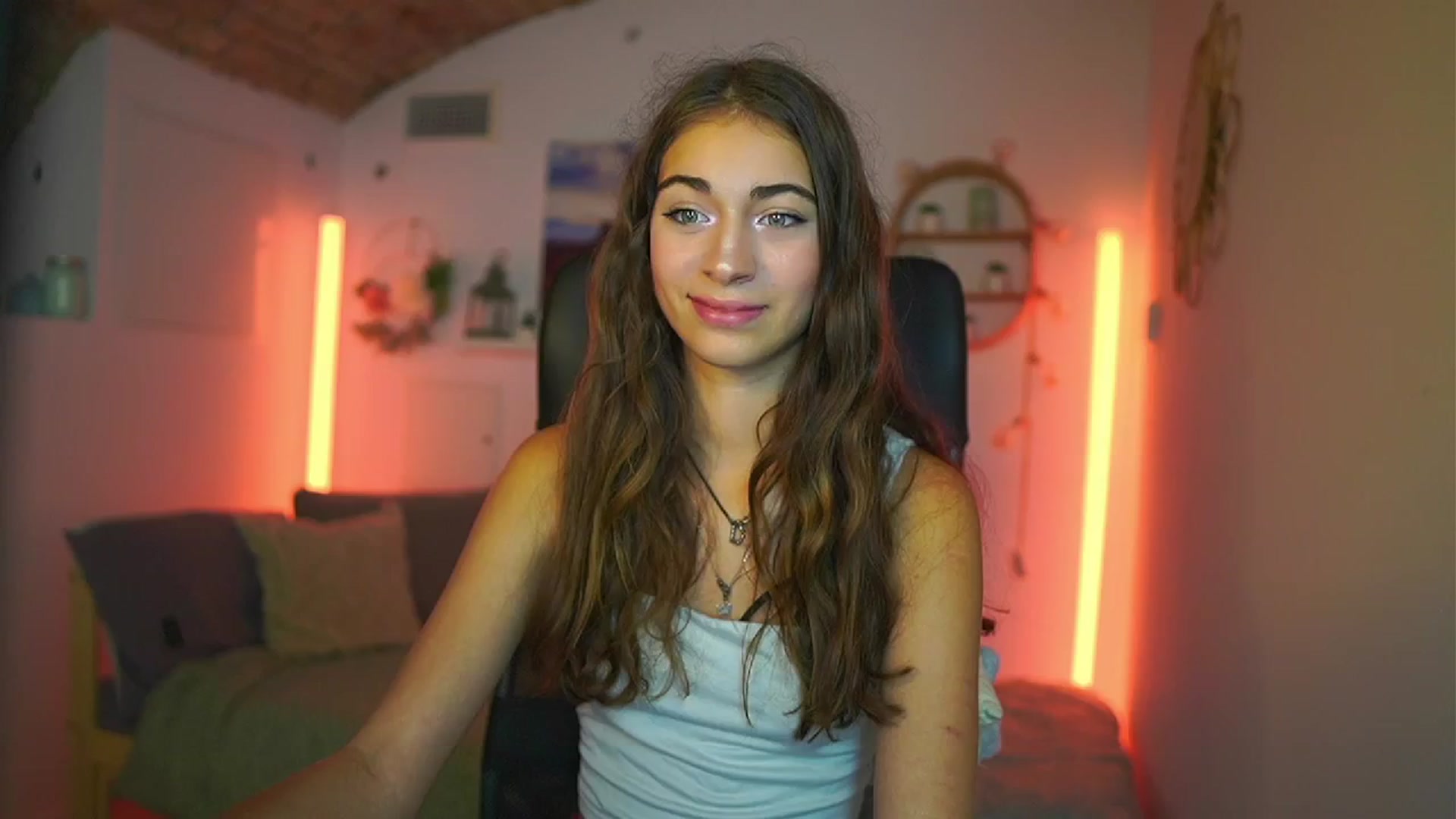 Gallery image thumbnail from Sophie__Grey's myfreecams stream on, 07/13/2025, 17:13 image 13 of 20