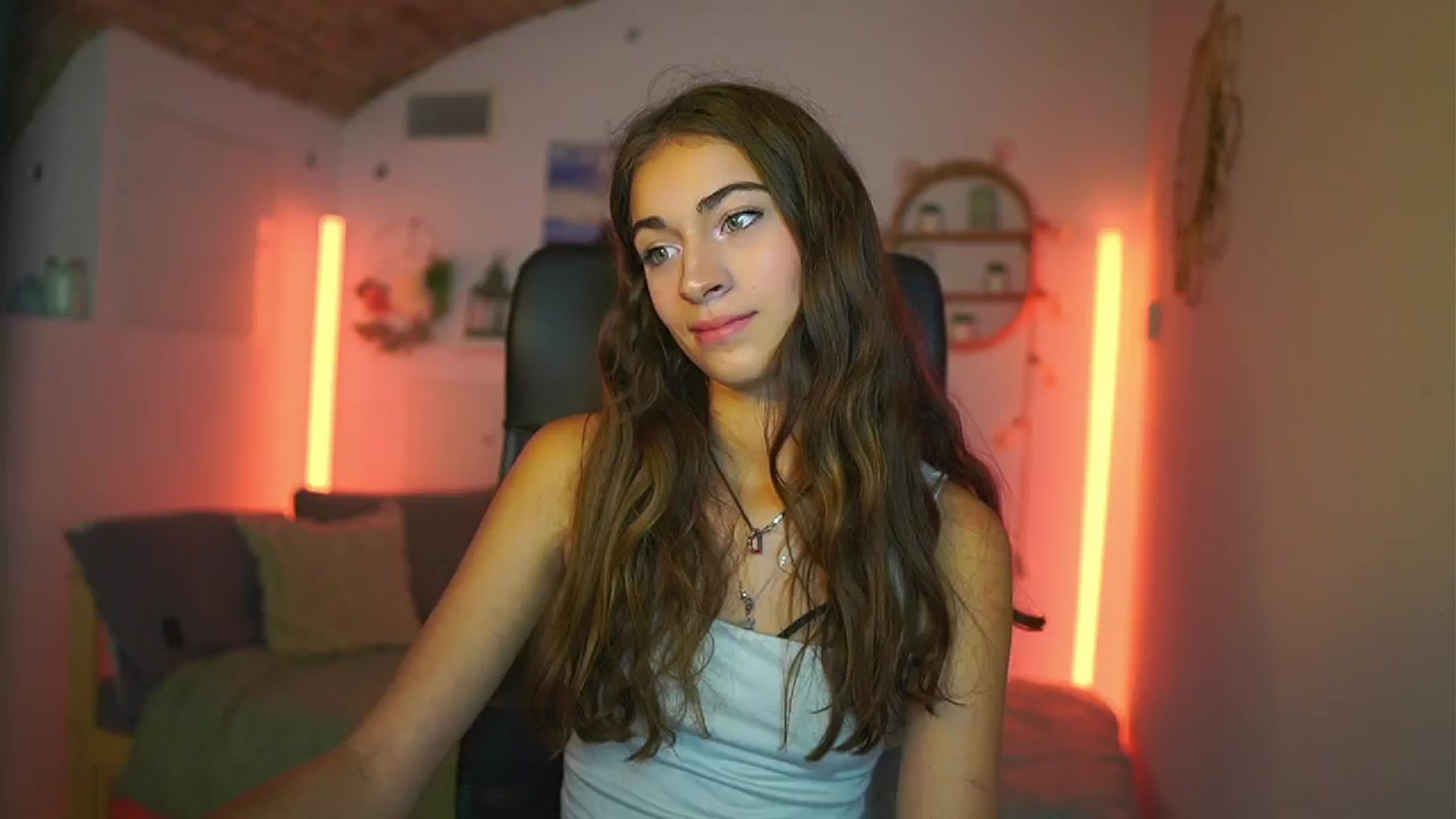 Gallery image thumbnail from Sophie__Grey's myfreecams stream on, 07/13/2025, 17:13 image 7 of 20