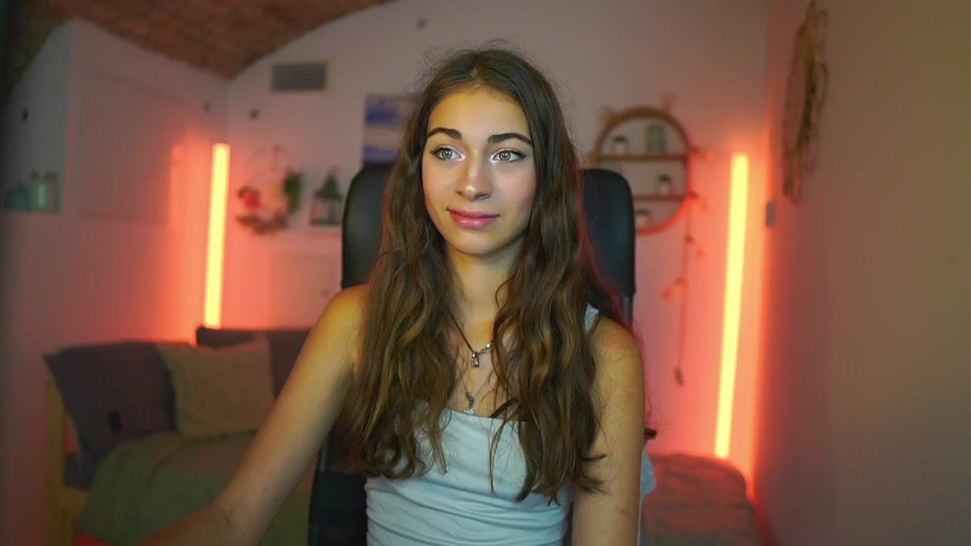 Gallery image thumbnail from Sophie__Grey's myfreecams stream on, 07/13/2025, 17:13 image 10 of 20