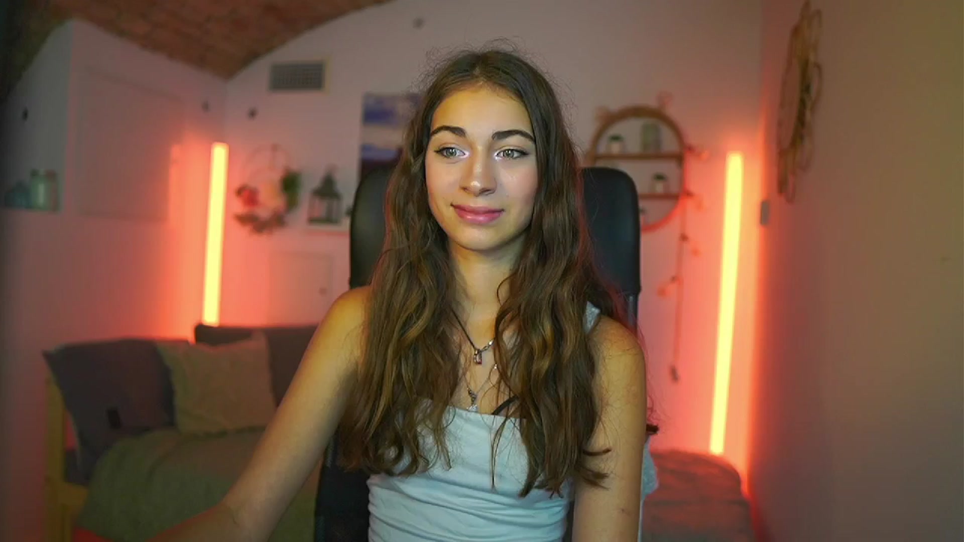 Gallery image thumbnail from Sophie__Grey's myfreecams stream on, 07/13/2025, 17:13 image 12 of 20